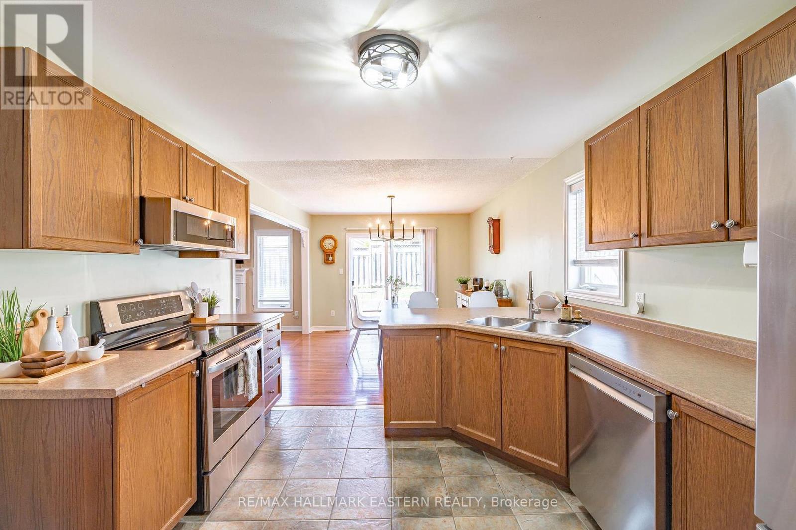 20 Purple Dusk Drive, Kawartha Lakes (Lindsay), Ontario  K9V 0B2 - Photo 14 - X12133622