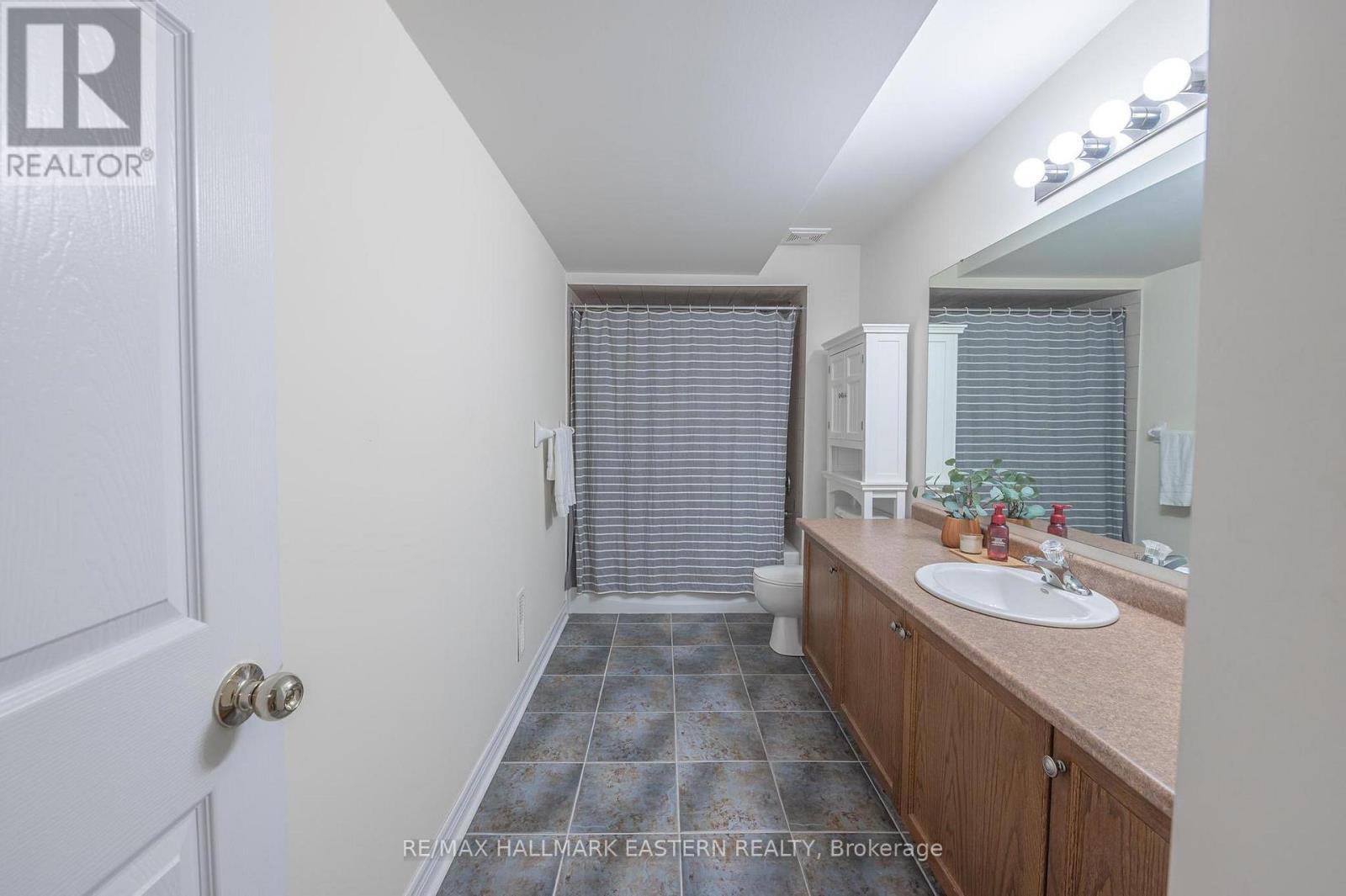 20 Purple Dusk Drive, Kawartha Lakes (Lindsay), Ontario  K9V 0B2 - Photo 33 - X12133622