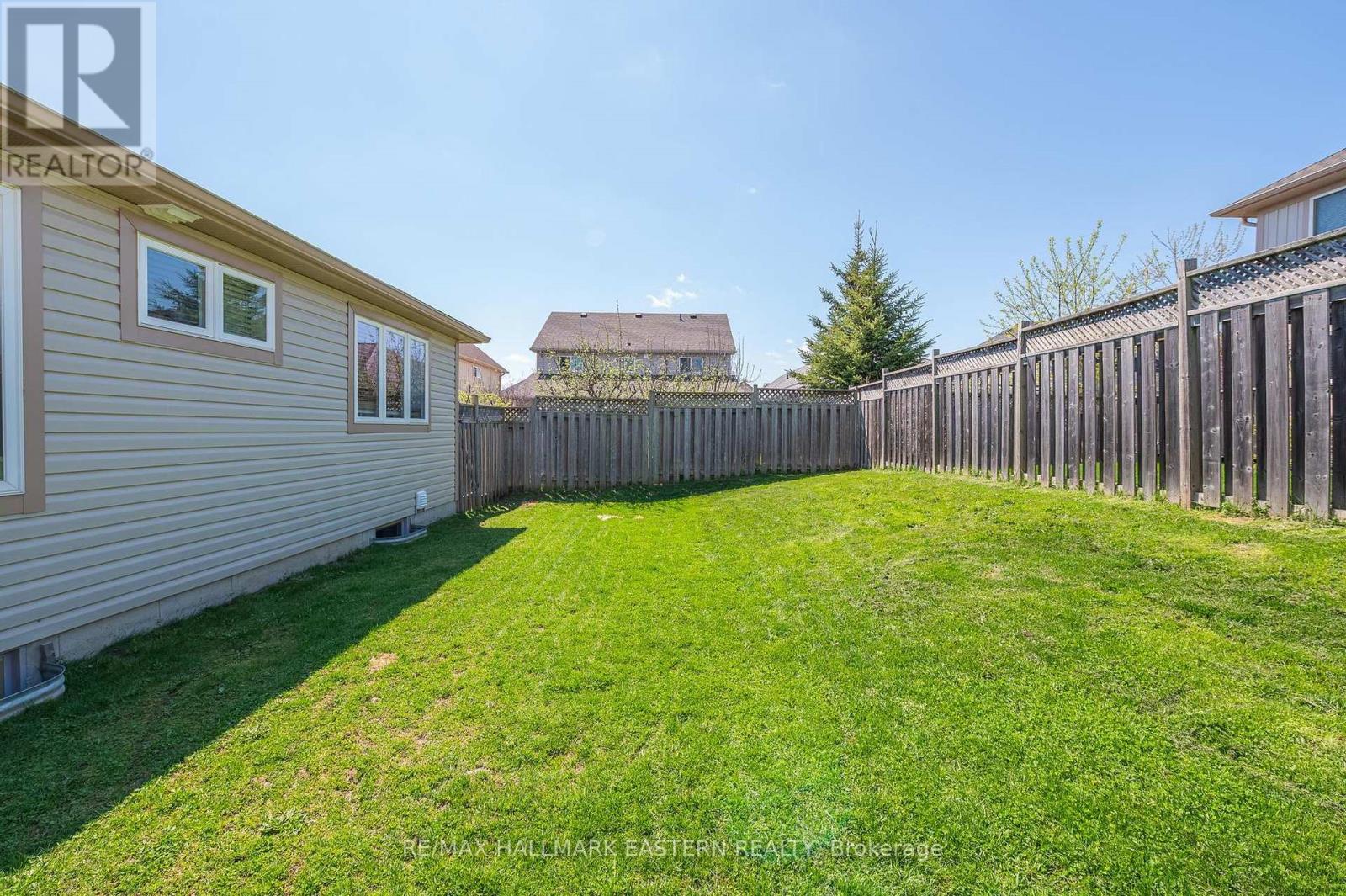 20 Purple Dusk Drive, Kawartha Lakes (Lindsay), Ontario  K9V 0B2 - Photo 35 - X12133622