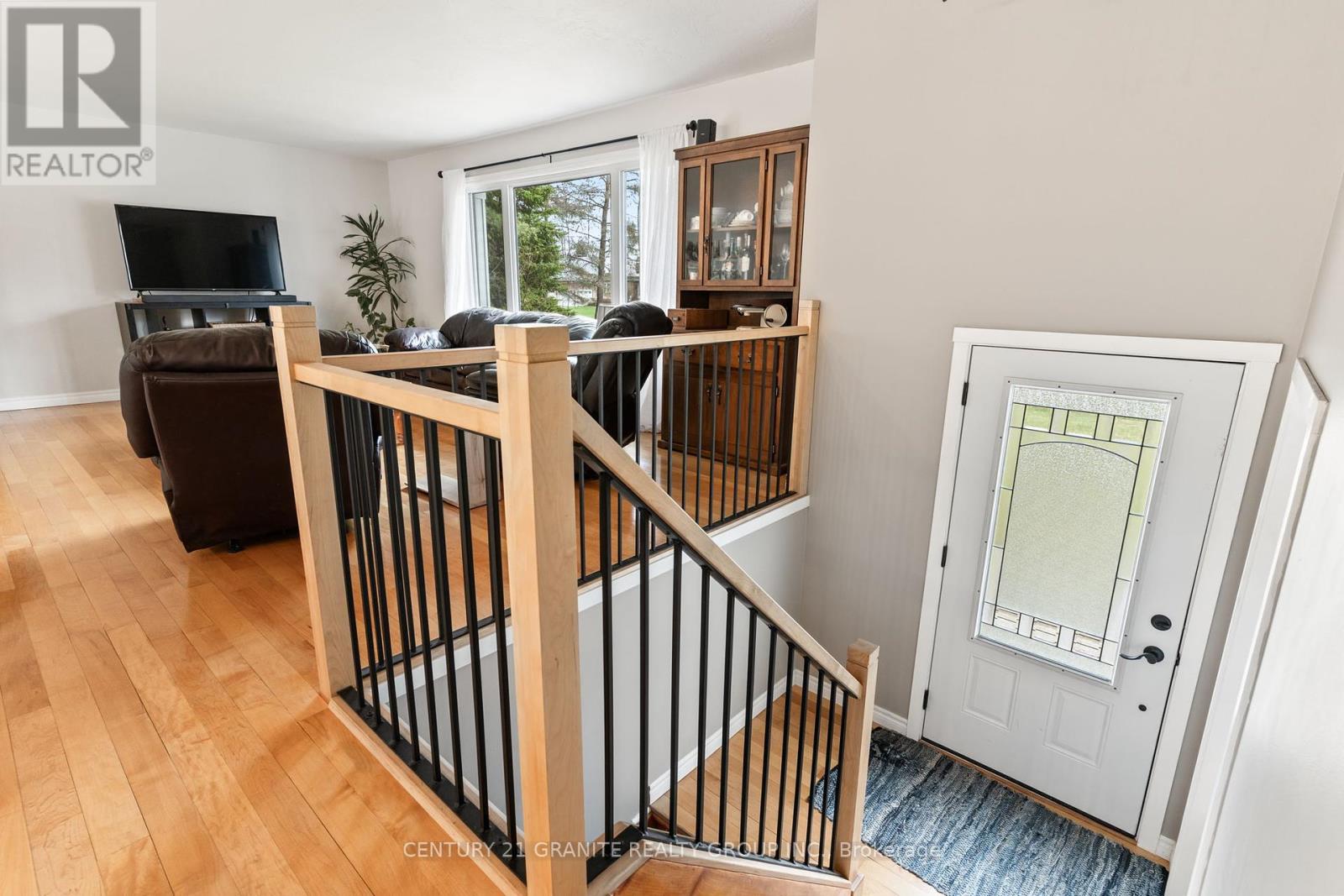 4 Airview Drive, Bancroft (Bancroft Ward), Ontario  K0L 1C0 - Photo 5 - X12133716