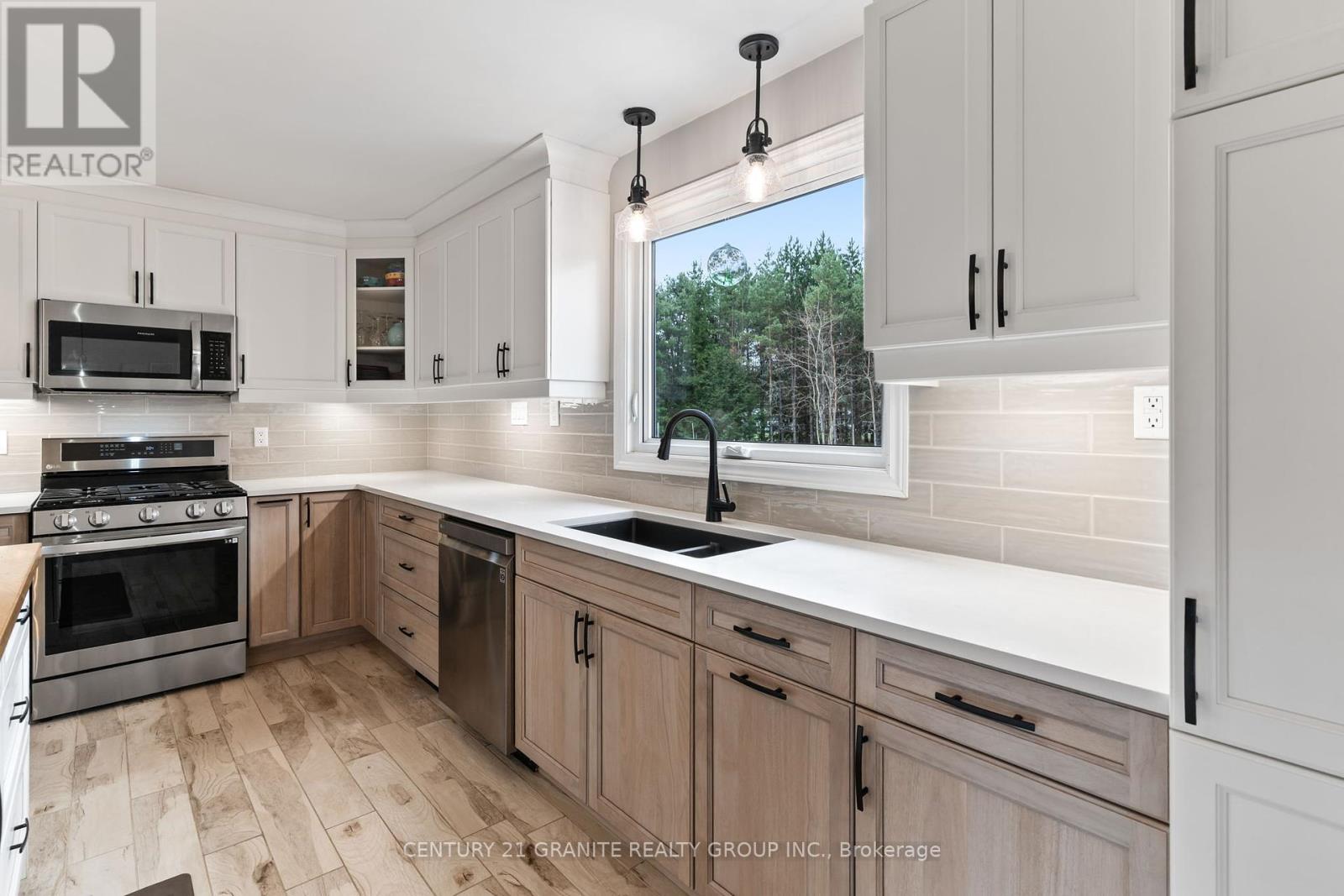 4 Airview Drive, Bancroft (Bancroft Ward), Ontario  K0L 1C0 - Photo 9 - X12133716