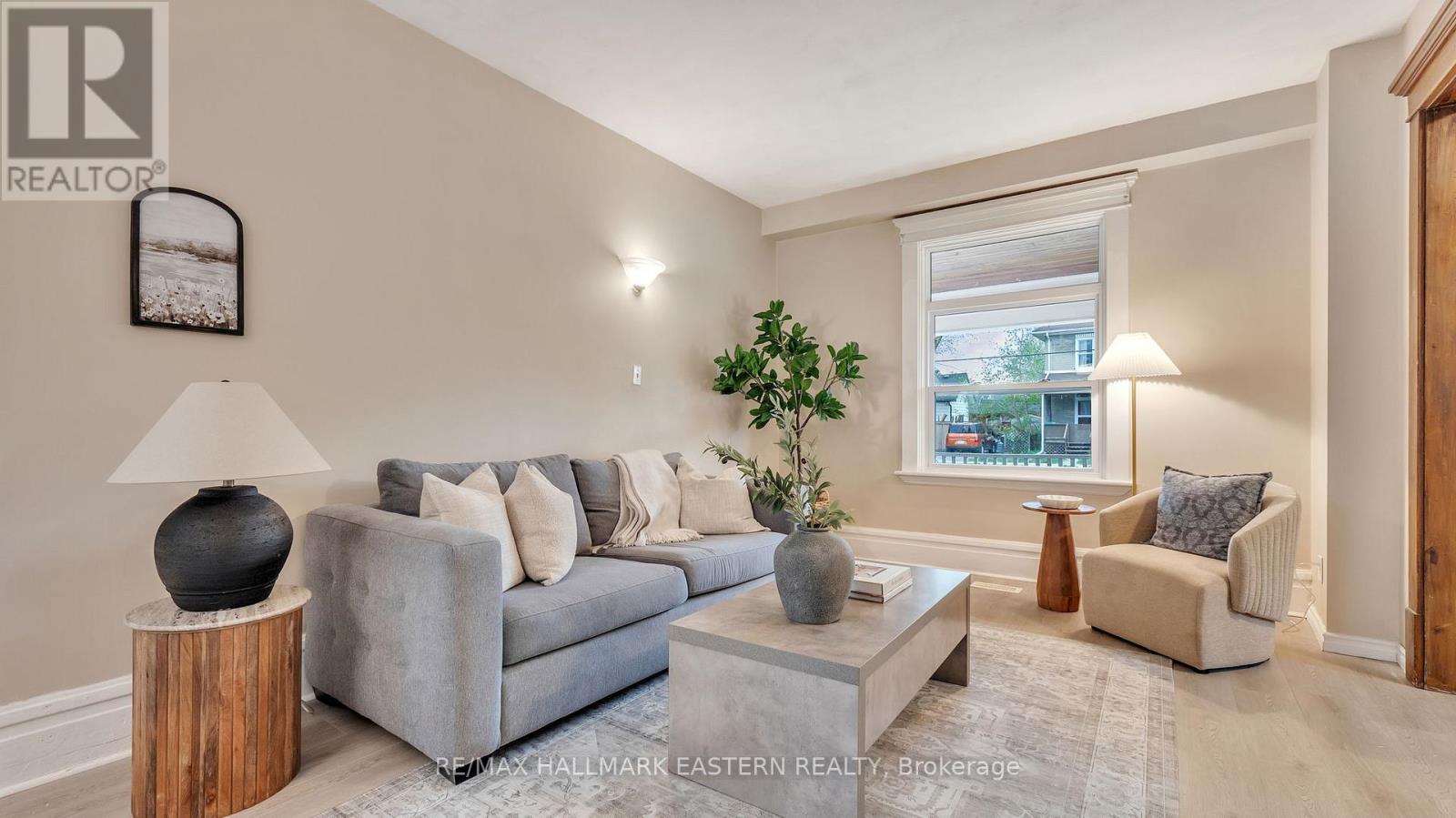 24 Aylmer Street, Peterborough Central (South), Ontario  K9J 3H5 - Photo 11 - X12133802