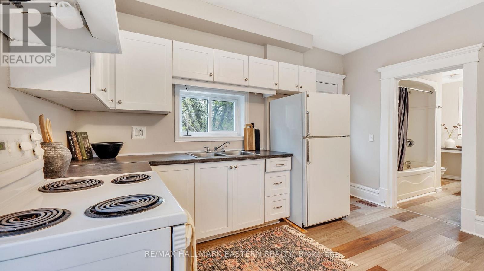 24 Aylmer Street, Peterborough Central (South), Ontario  K9J 3H5 - Photo 17 - X12133802