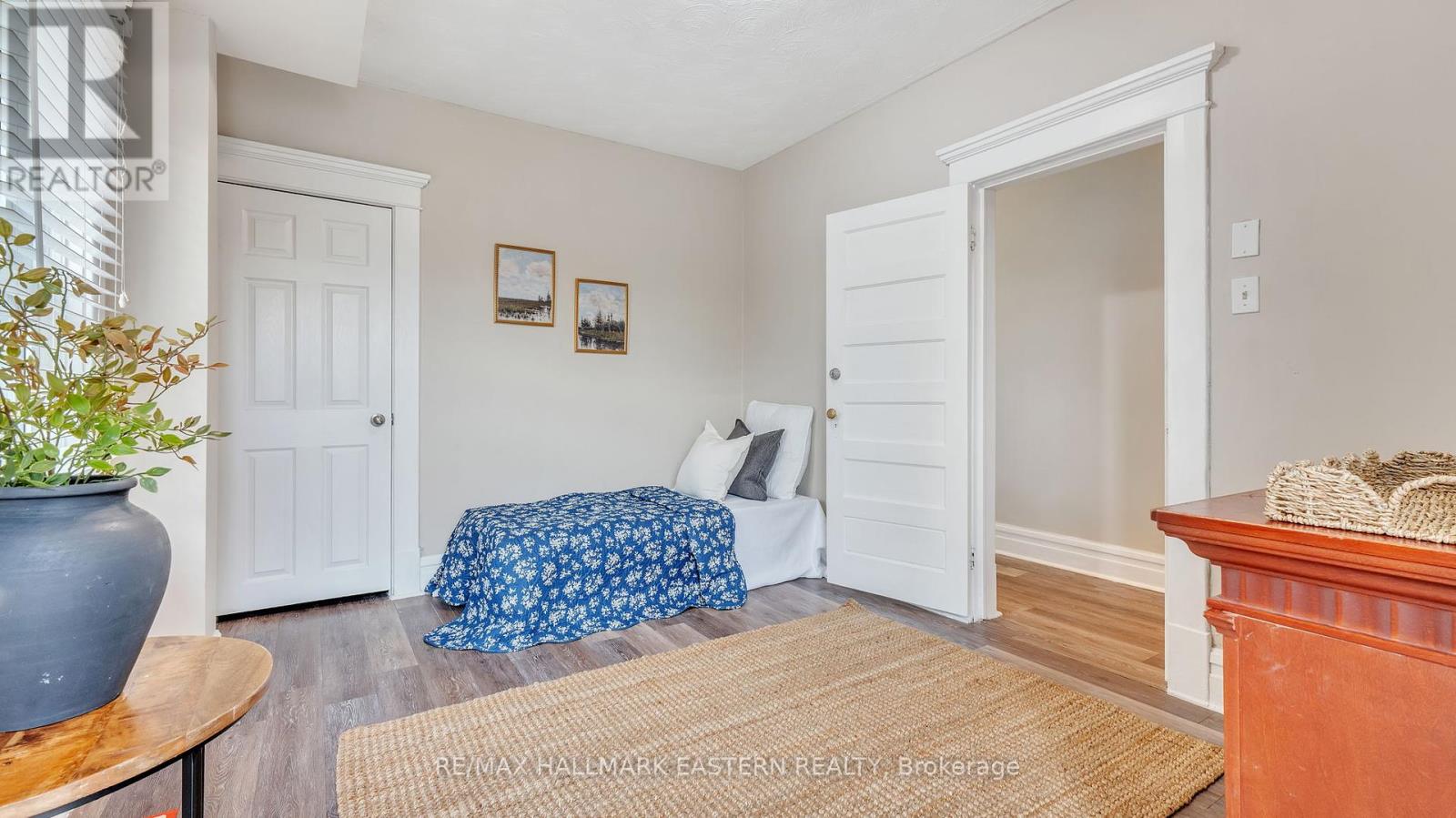 24 Aylmer Street, Peterborough Central (South), Ontario  K9J 3H5 - Photo 27 - X12133802