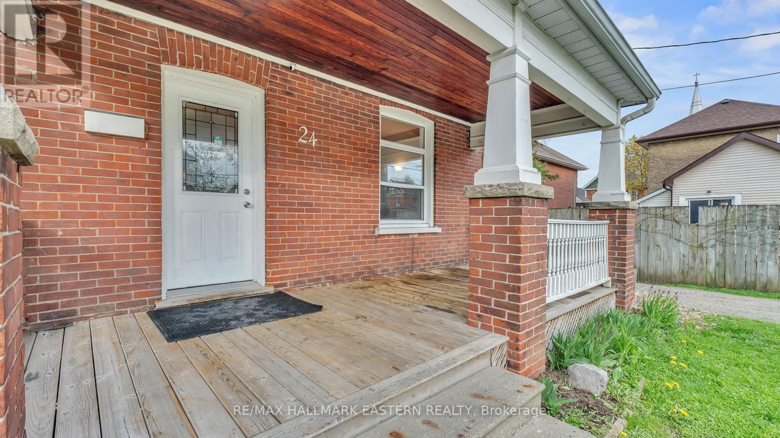 24 Aylmer Street, Peterborough Central (South), Ontario  K9J 3H5 - Photo 5 - X12133802