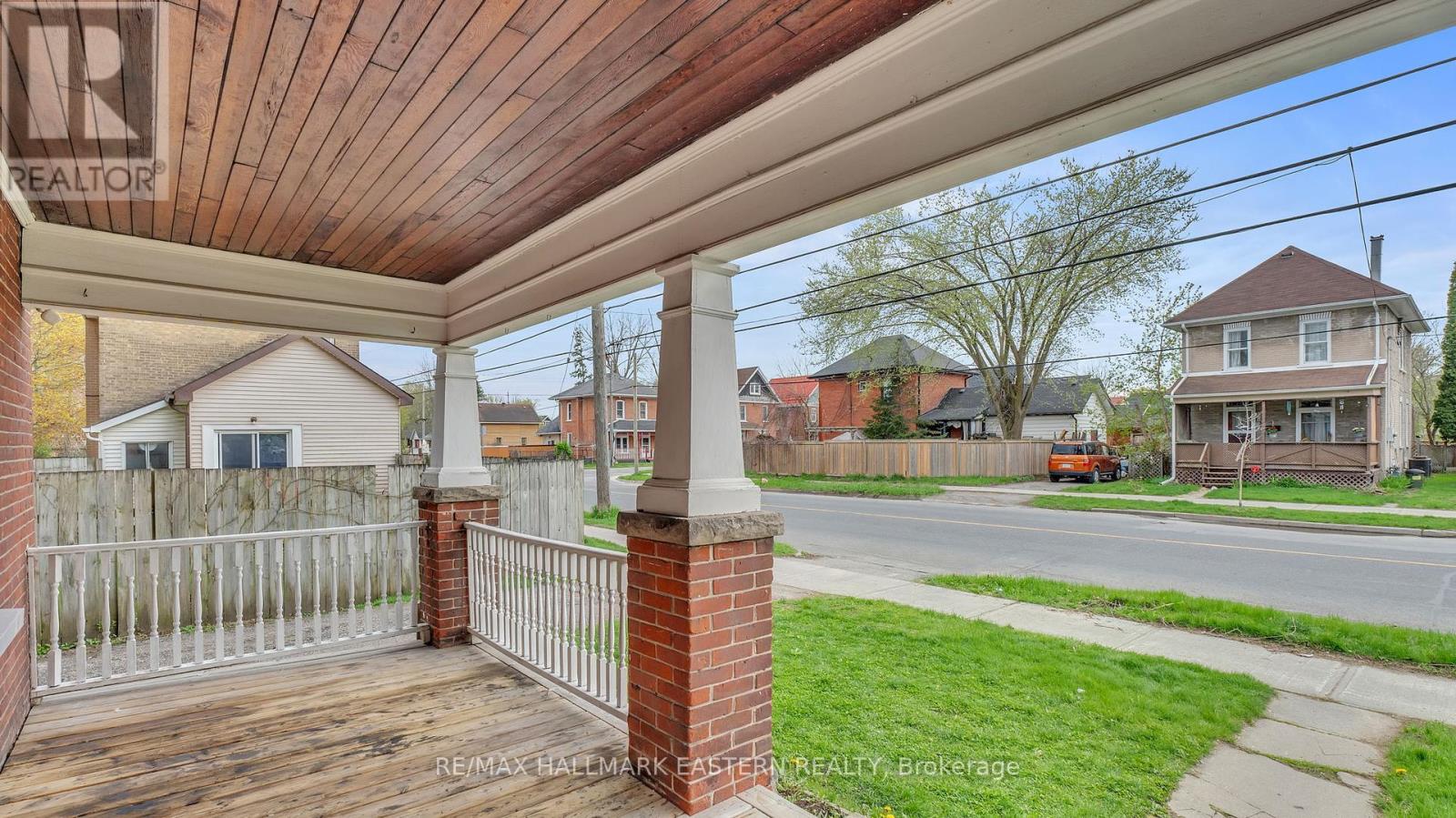 24 Aylmer Street, Peterborough Central (South), Ontario  K9J 3H5 - Photo 6 - X12133802
