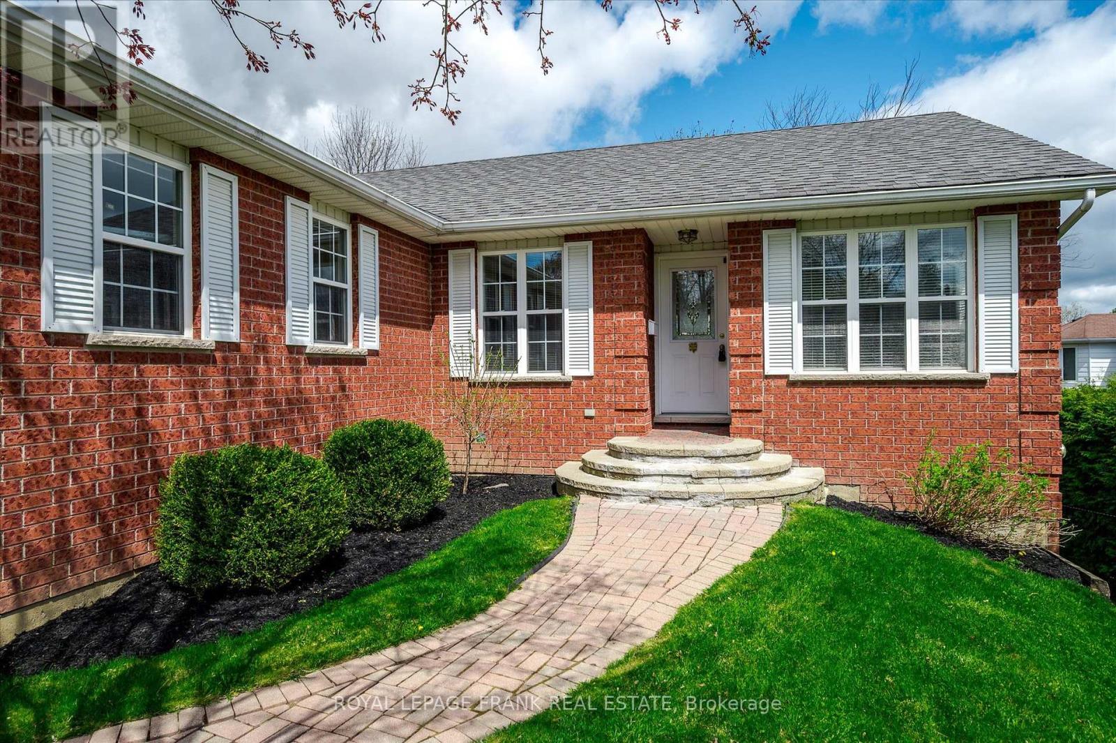 1606 Ramblewood Drive, Peterborough West (South), Ontario  K9K 2C5 - Photo 2 - X12133904