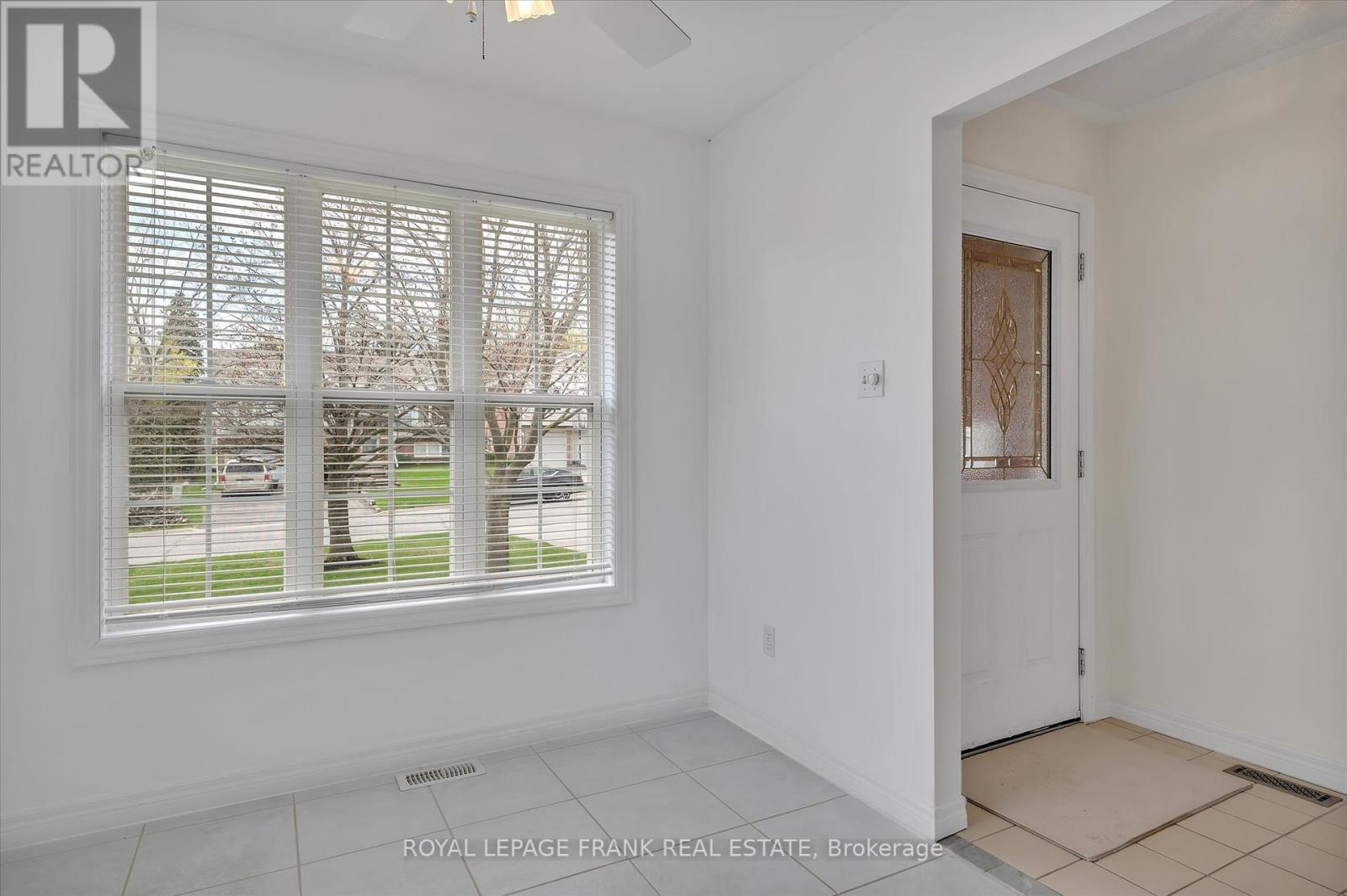 1606 Ramblewood Drive, Peterborough West (South), Ontario  K9K 2C5 - Photo 4 - X12133904
