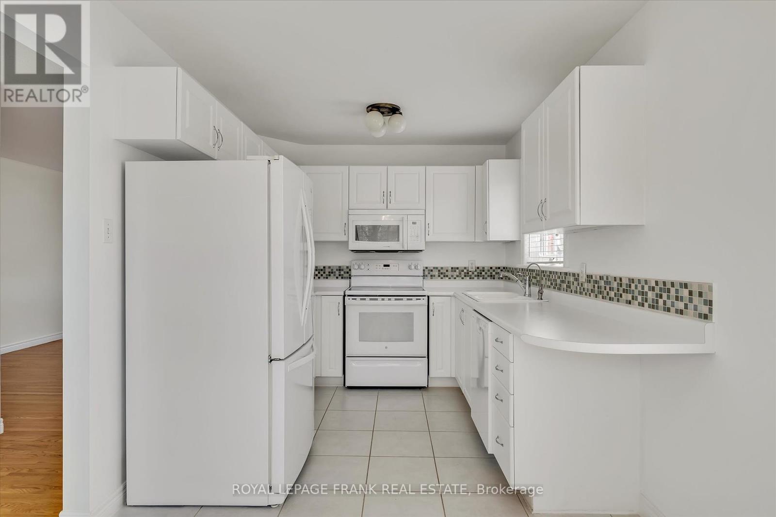 1606 Ramblewood Drive, Peterborough West (South), Ontario  K9K 2C5 - Photo 5 - X12133904