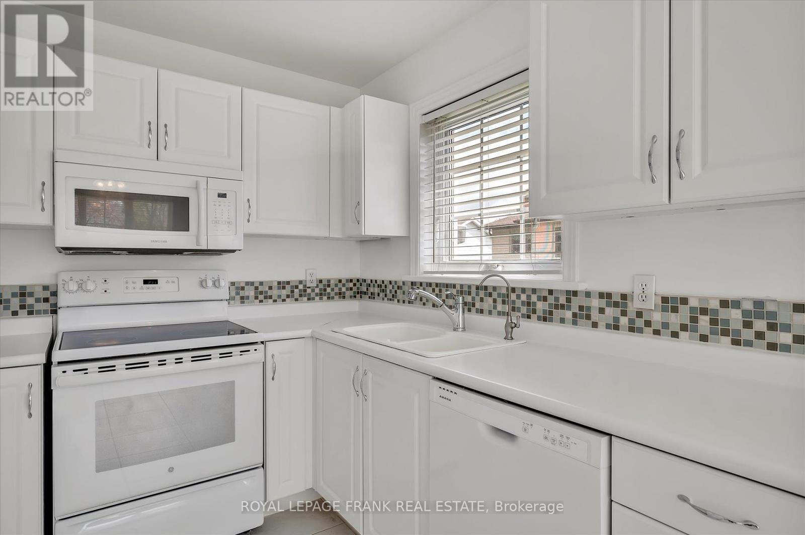 1606 Ramblewood Drive, Peterborough West (South), Ontario  K9K 2C5 - Photo 7 - X12133904