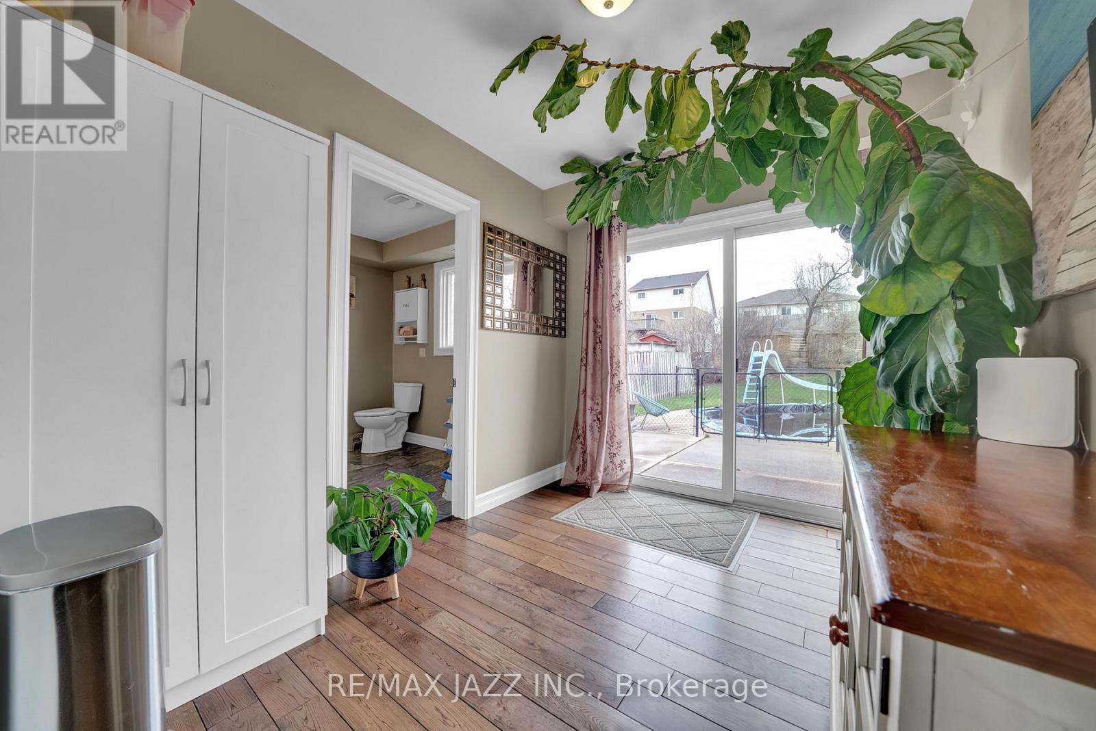 2046 Meadowview Road, Peterborough East (South), Ontario  K9L 1S4 - Photo 12 - X12134303