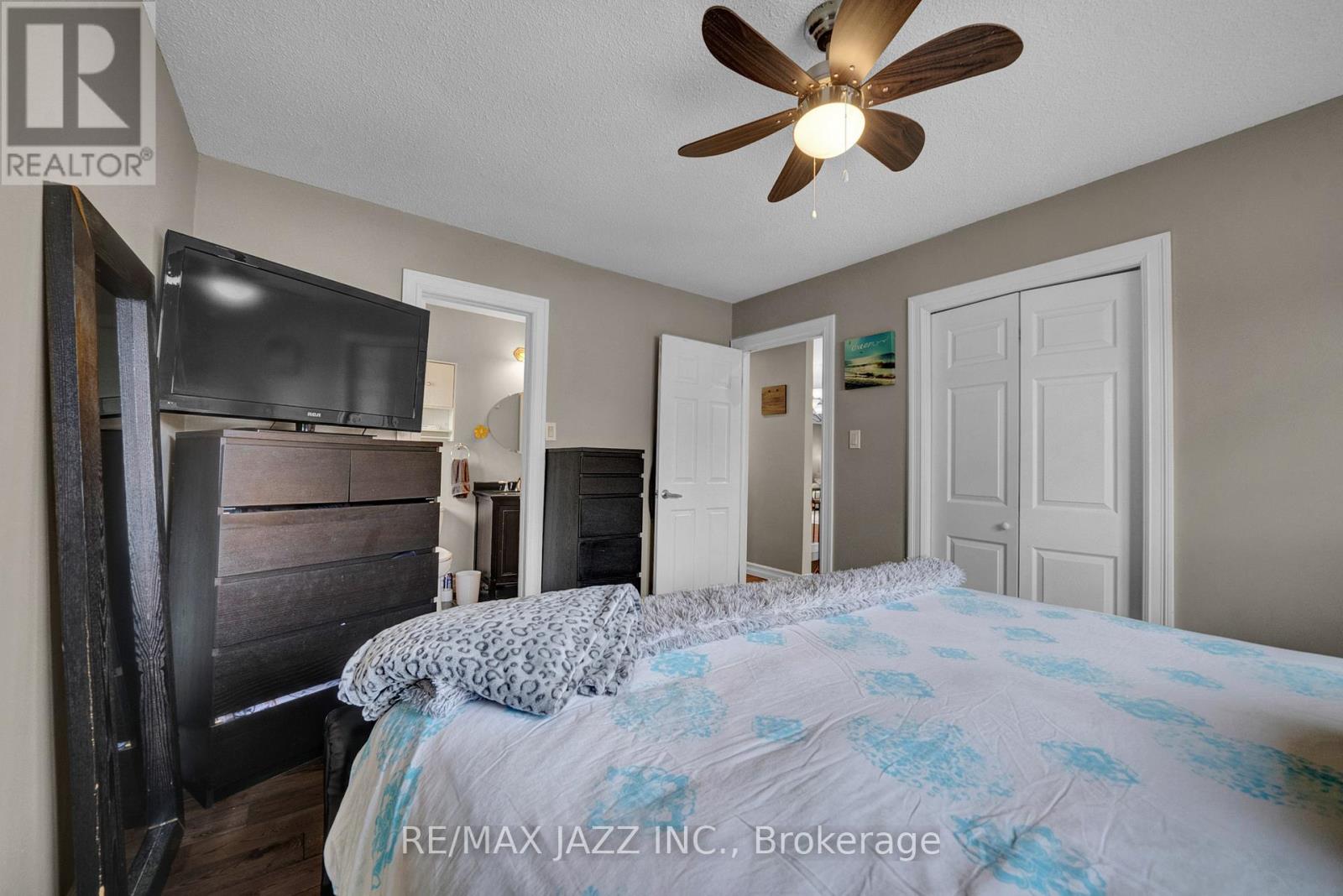 2046 Meadowview Road, Peterborough East (South), Ontario  K9L 1S4 - Photo 18 - X12134303
