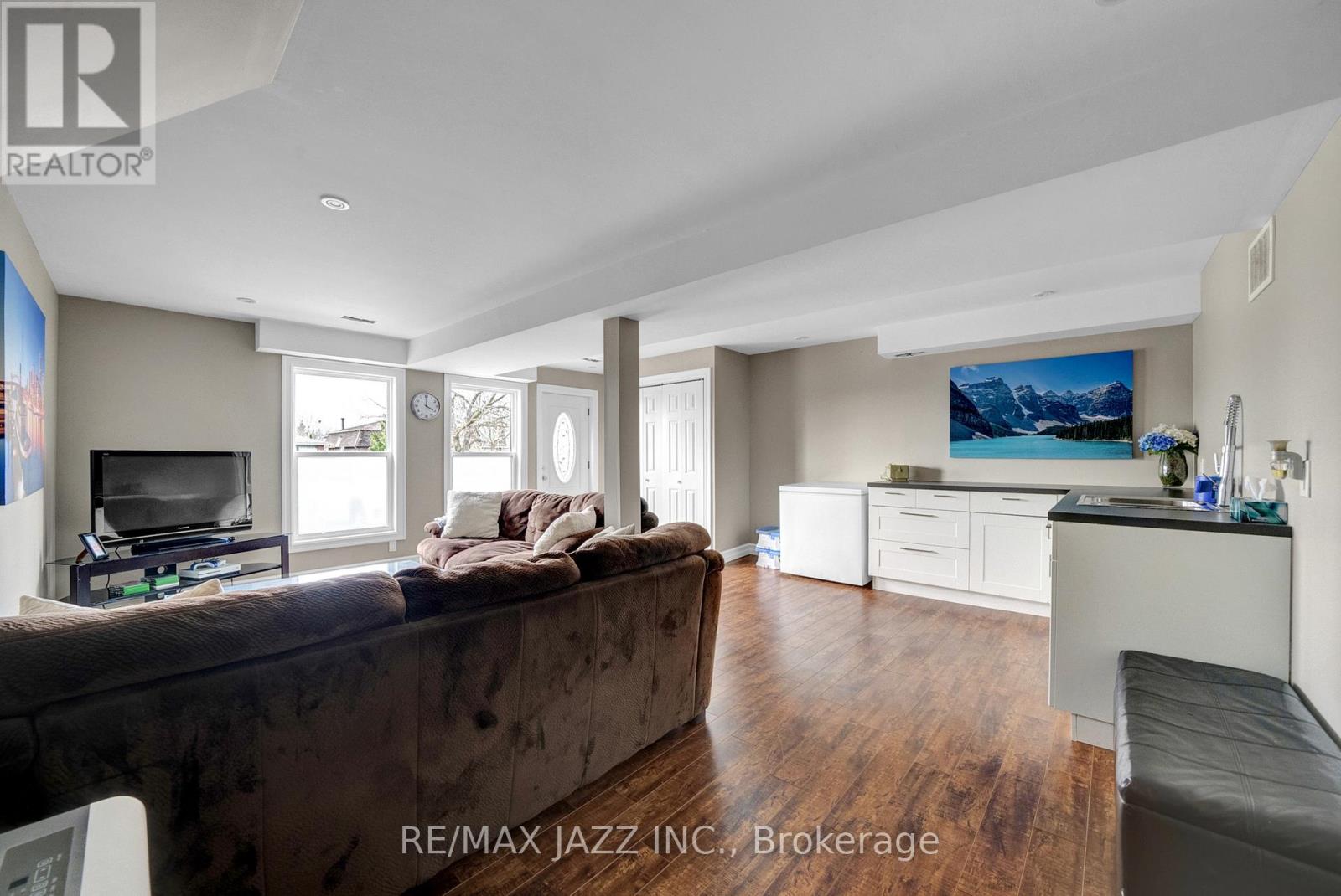 2046 Meadowview Road, Peterborough East (South), Ontario  K9L 1S4 - Photo 29 - X12134303