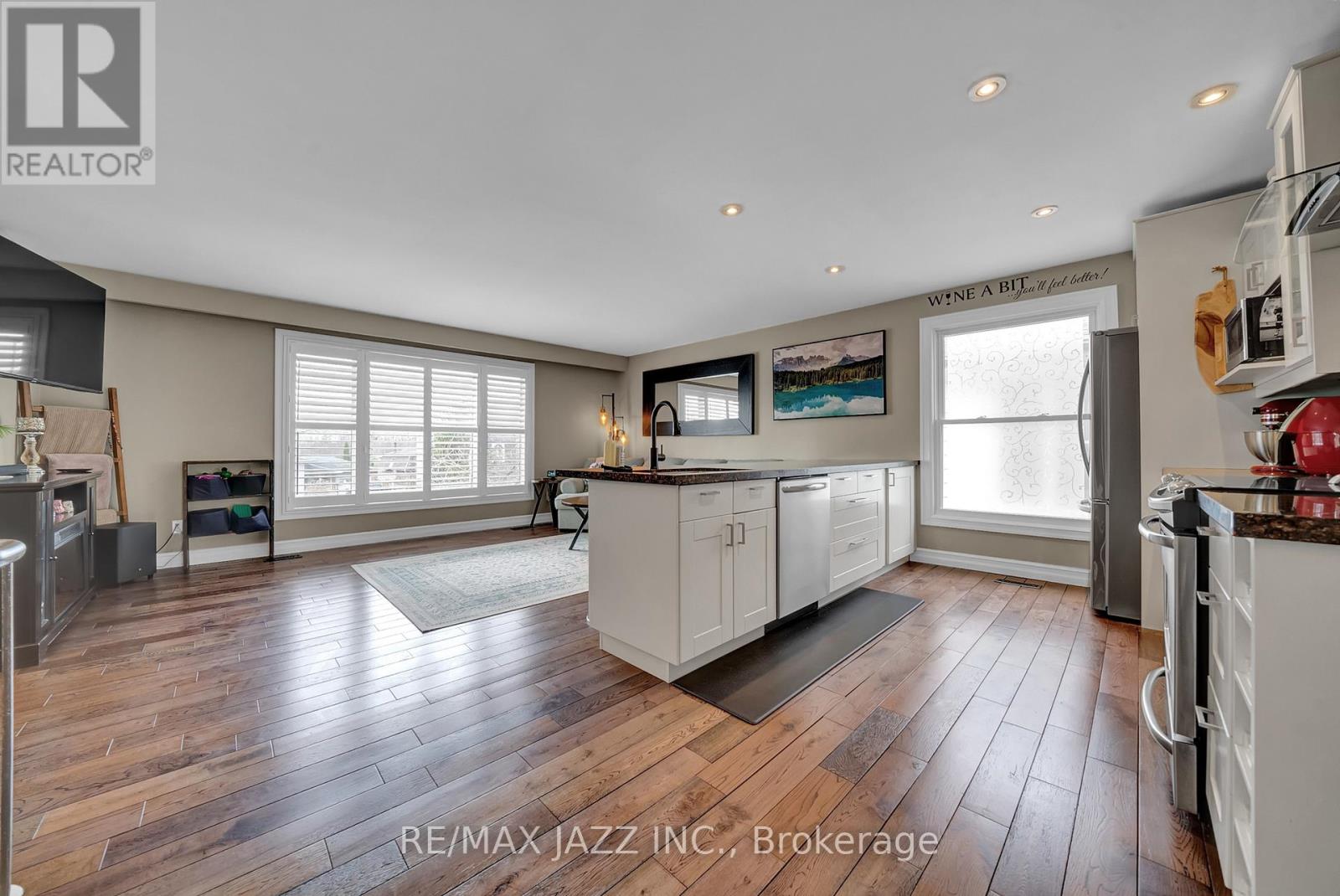 2046 Meadowview Road, Peterborough East (South), Ontario  K9L 1S4 - Photo 3 - X12134303