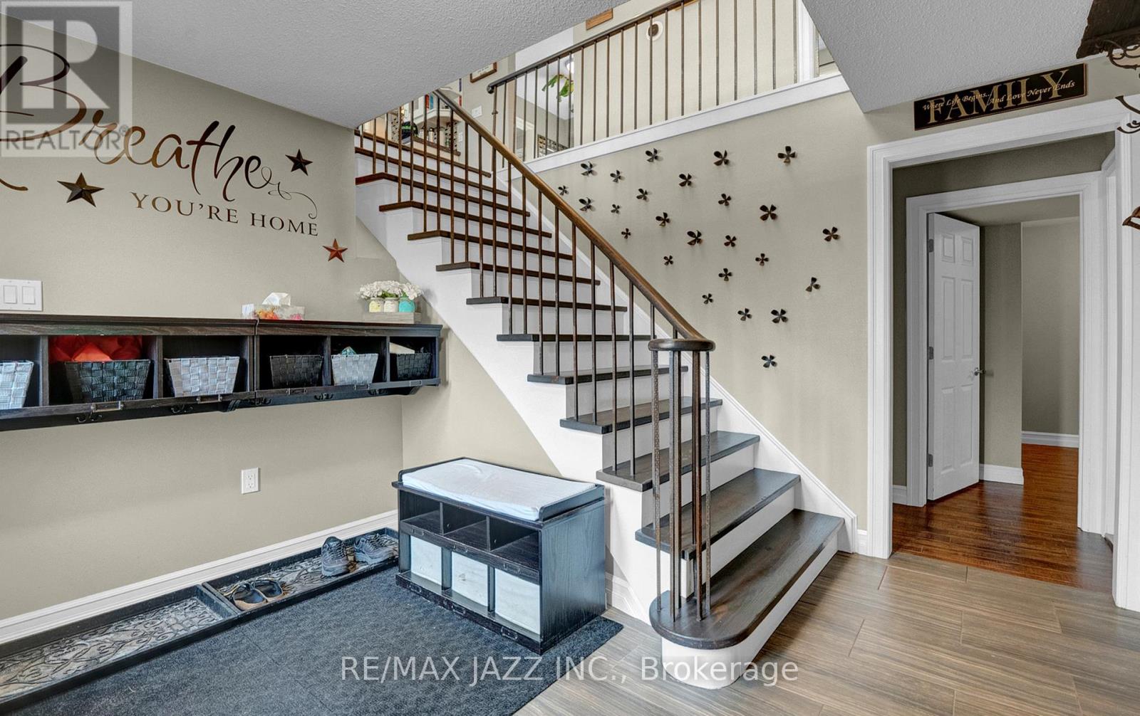 2046 Meadowview Road, Peterborough East (South), Ontario  K9L 1S4 - Photo 33 - X12134303