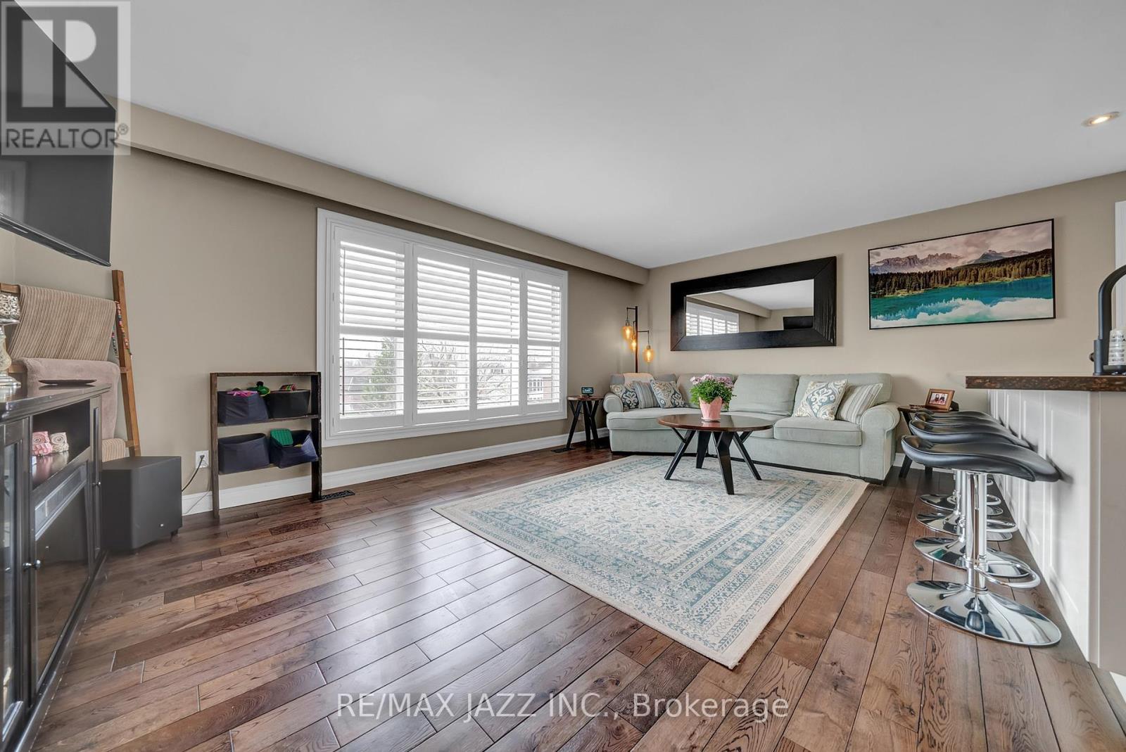 2046 Meadowview Road, Peterborough East (South), Ontario  K9L 1S4 - Photo 4 - X12134303