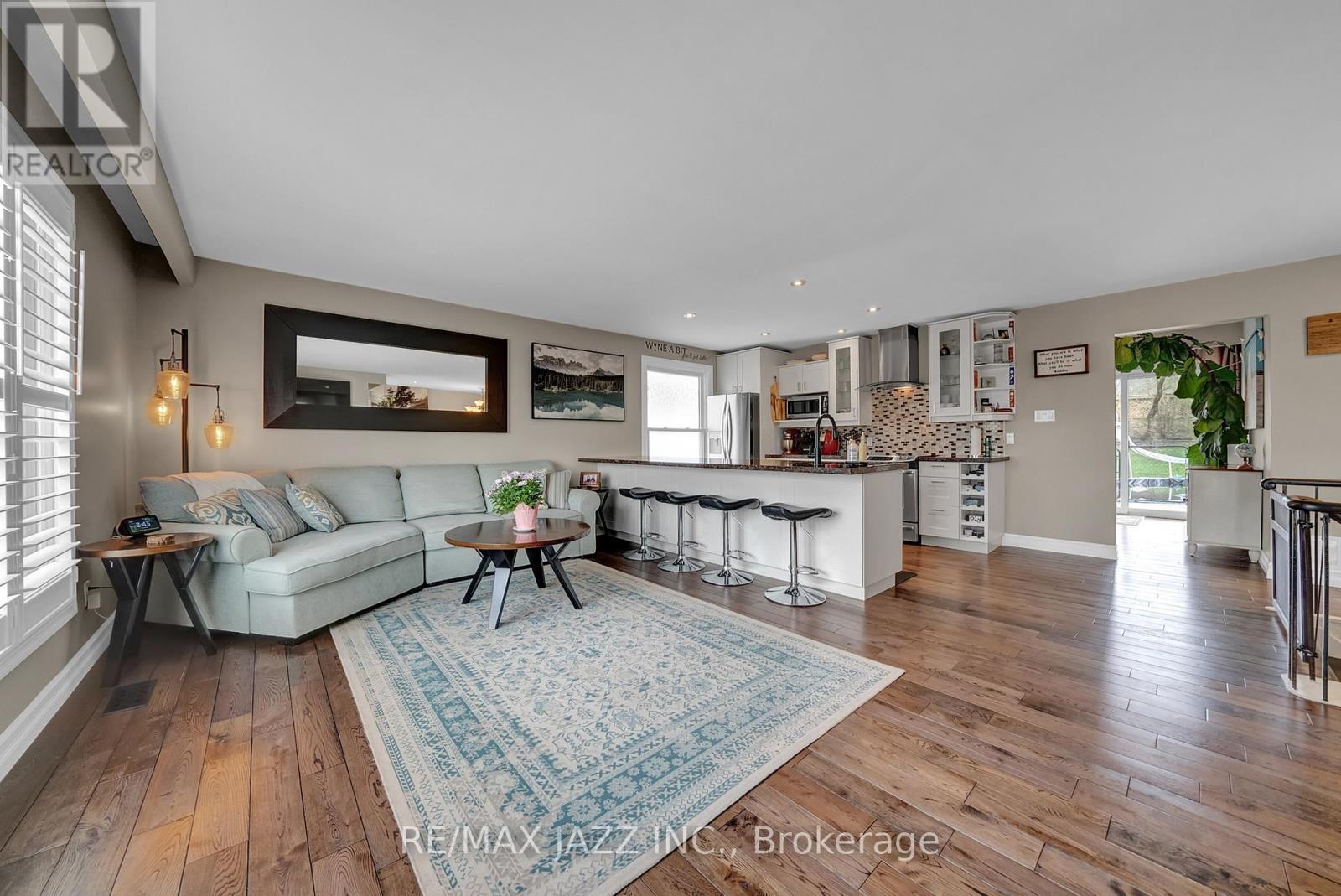 2046 Meadowview Road, Peterborough East (South), Ontario  K9L 1S4 - Photo 6 - X12134303