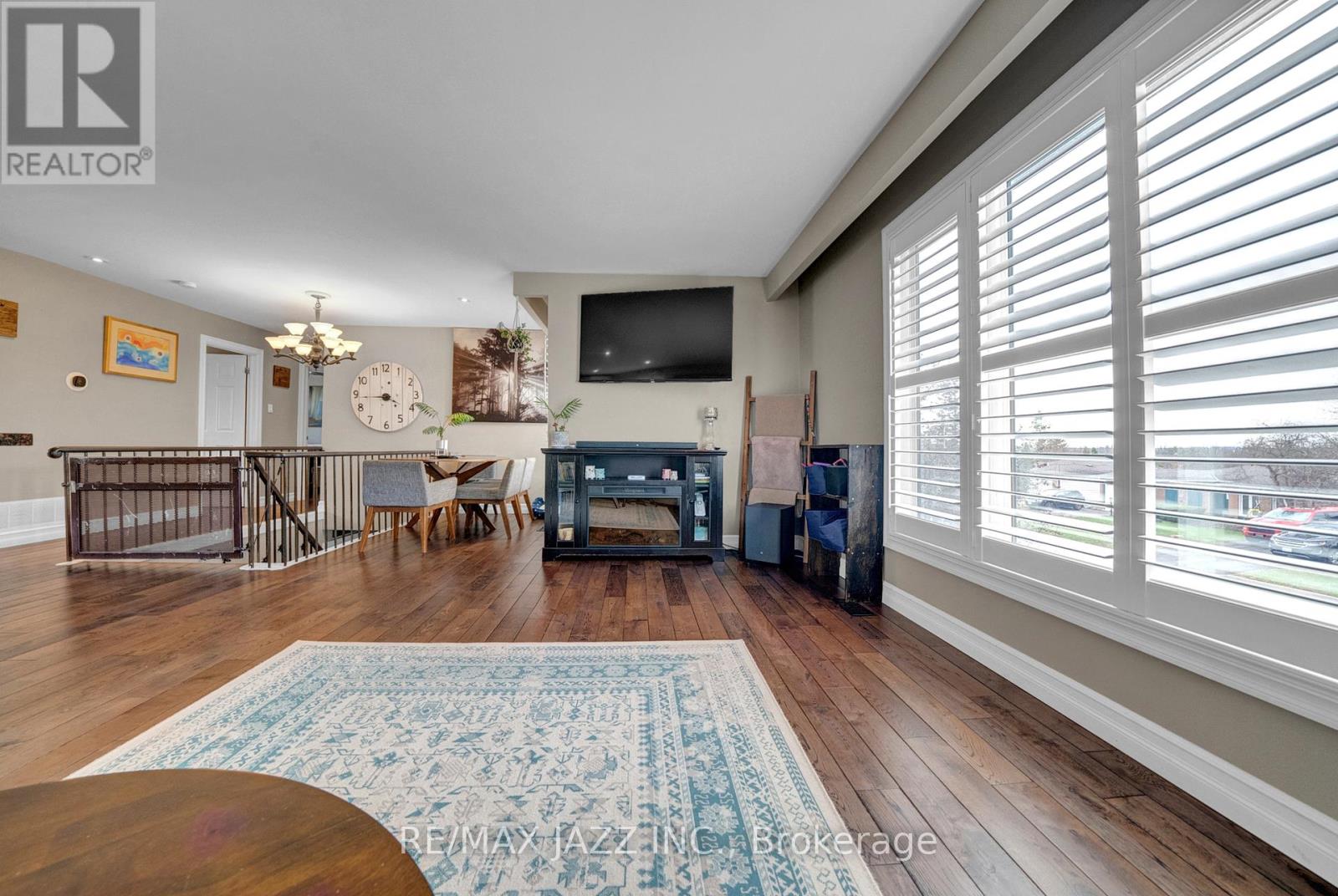 2046 Meadowview Road, Peterborough East (South), Ontario  K9L 1S4 - Photo 8 - X12134303