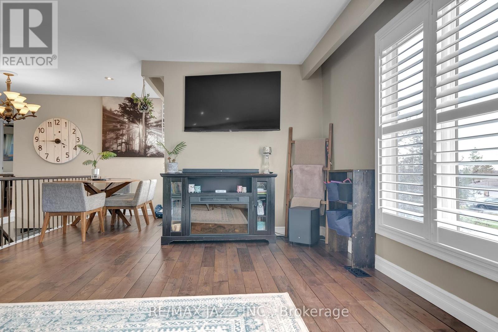 2046 Meadowview Road, Peterborough East (South), Ontario  K9L 1S4 - Photo 9 - X12134303
