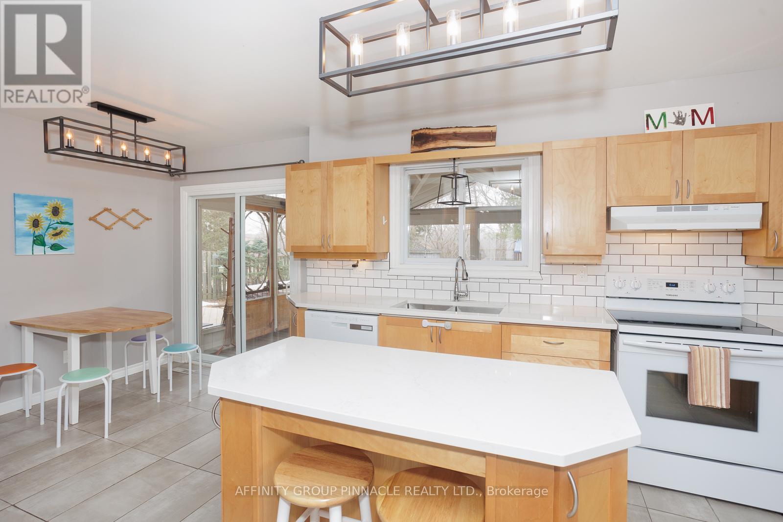 21 Mcdonagh Drive, Kawartha Lakes (Lindsay), Ontario  K9V 5A9 - Photo 16 - X12134541