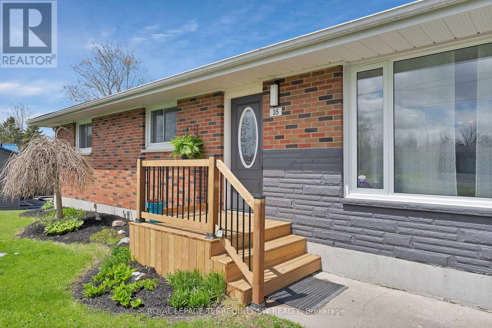 35 Queen Street W, Trent Hills (Hastings), Ontario  K0L 1Y0 - Photo 2 - X12134118