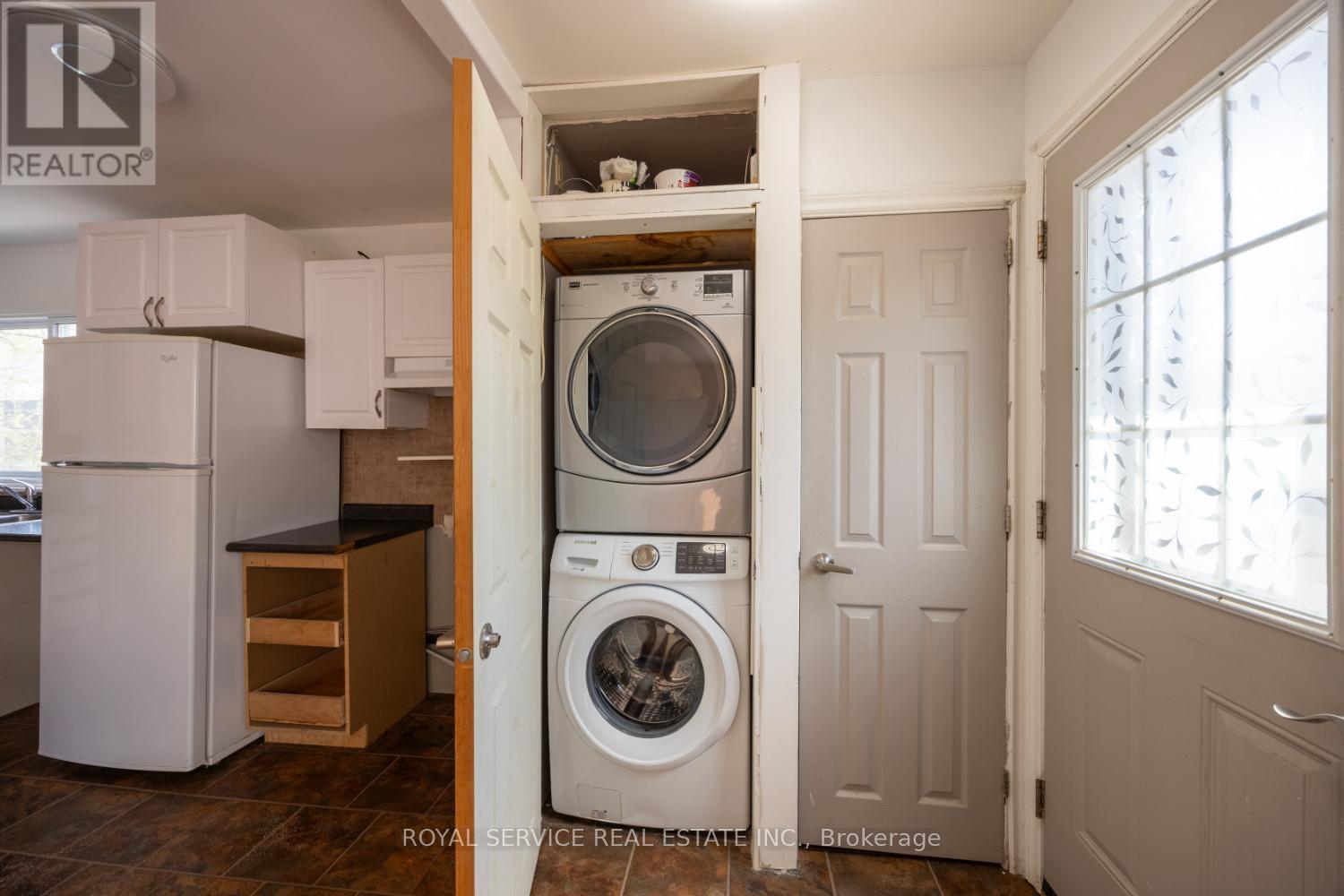 42 Alexander Avenue, Peterborough West (North), Ontario  K9J 6B4 - Photo 4 - X12134679