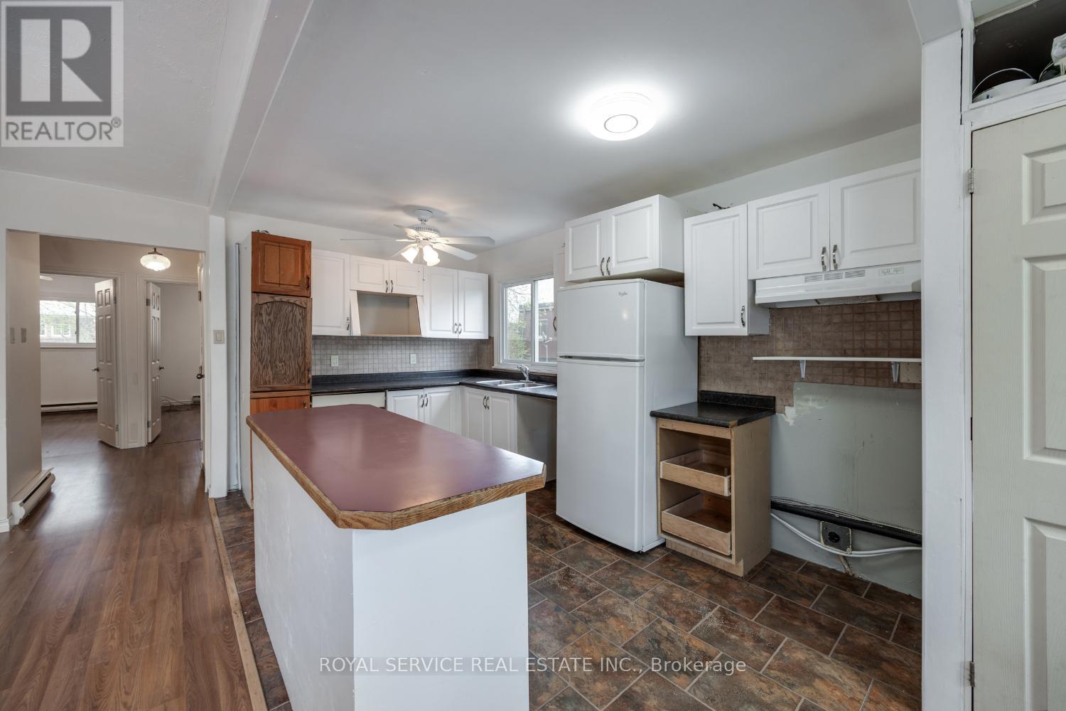 42 Alexander Avenue, Peterborough West (North), Ontario  K9J 6B4 - Photo 5 - X12134679