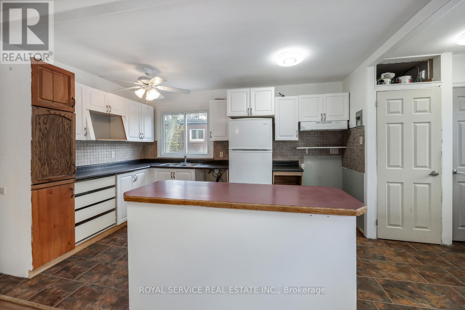 42 Alexander Avenue, Peterborough West (North), Ontario  K9J 6B4 - Photo 6 - X12134679