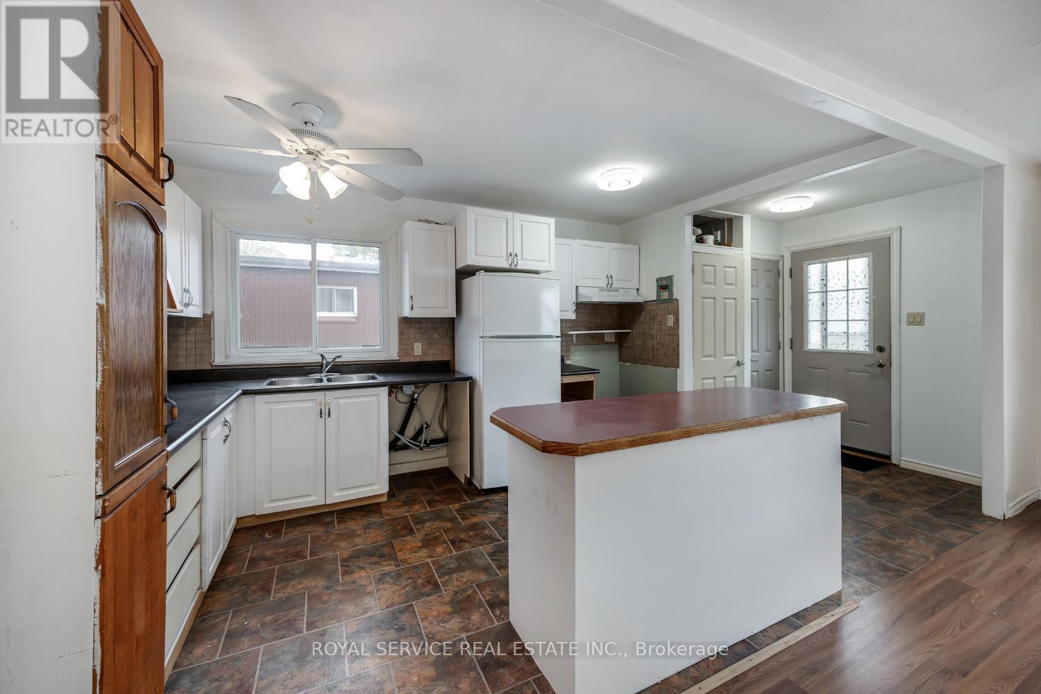 42 Alexander Avenue, Peterborough West (North), Ontario  K9J 6B4 - Photo 7 - X12134679