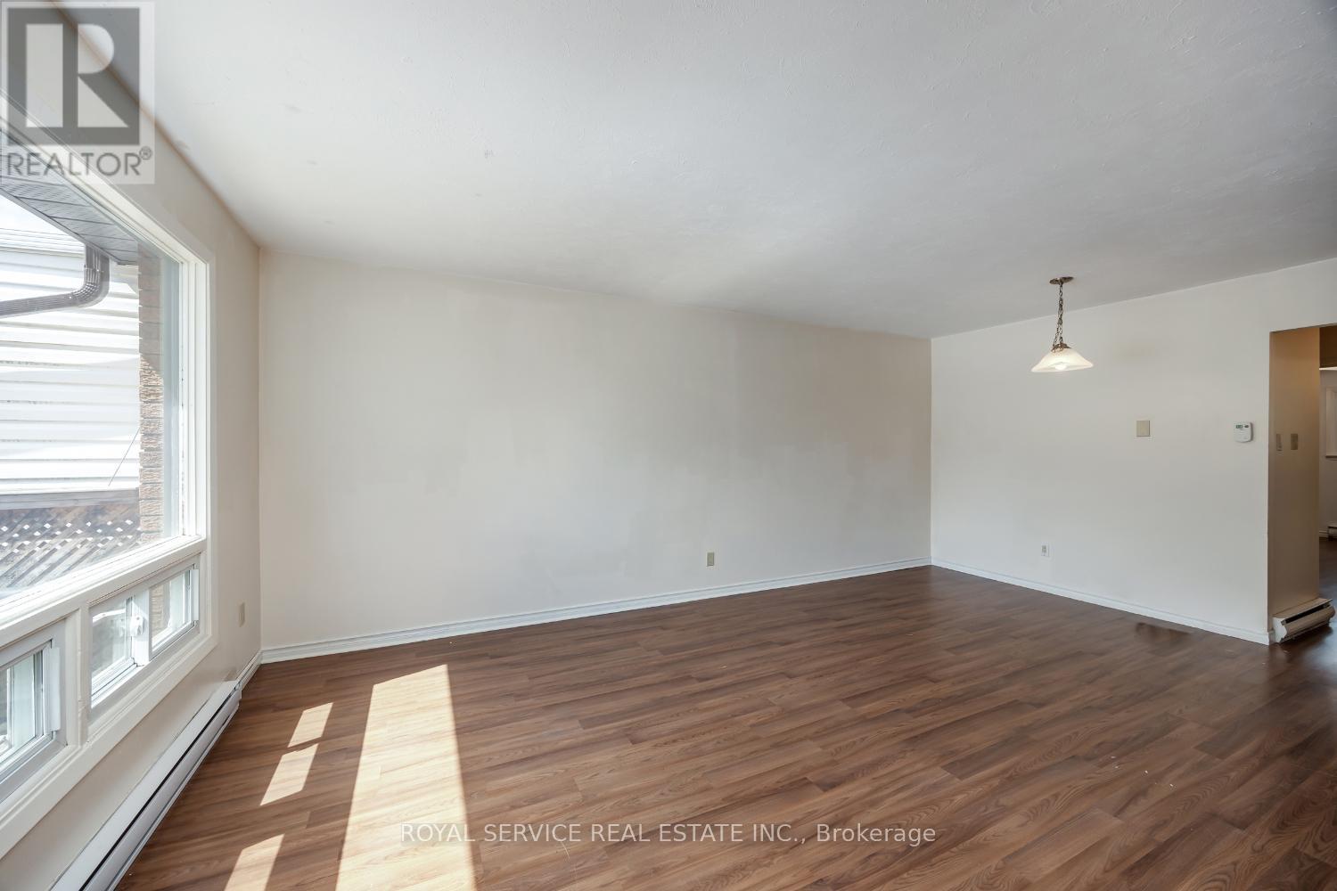 42 Alexander Avenue, Peterborough West (North), Ontario  K9J 6B4 - Photo 9 - X12134679