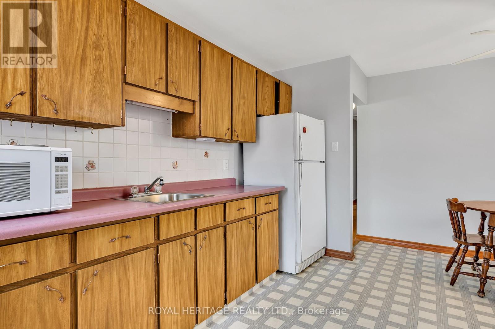 547 River Road S, Peterborough South (East), Ontario  K9J 1E6 - Photo 6 - X12134644
