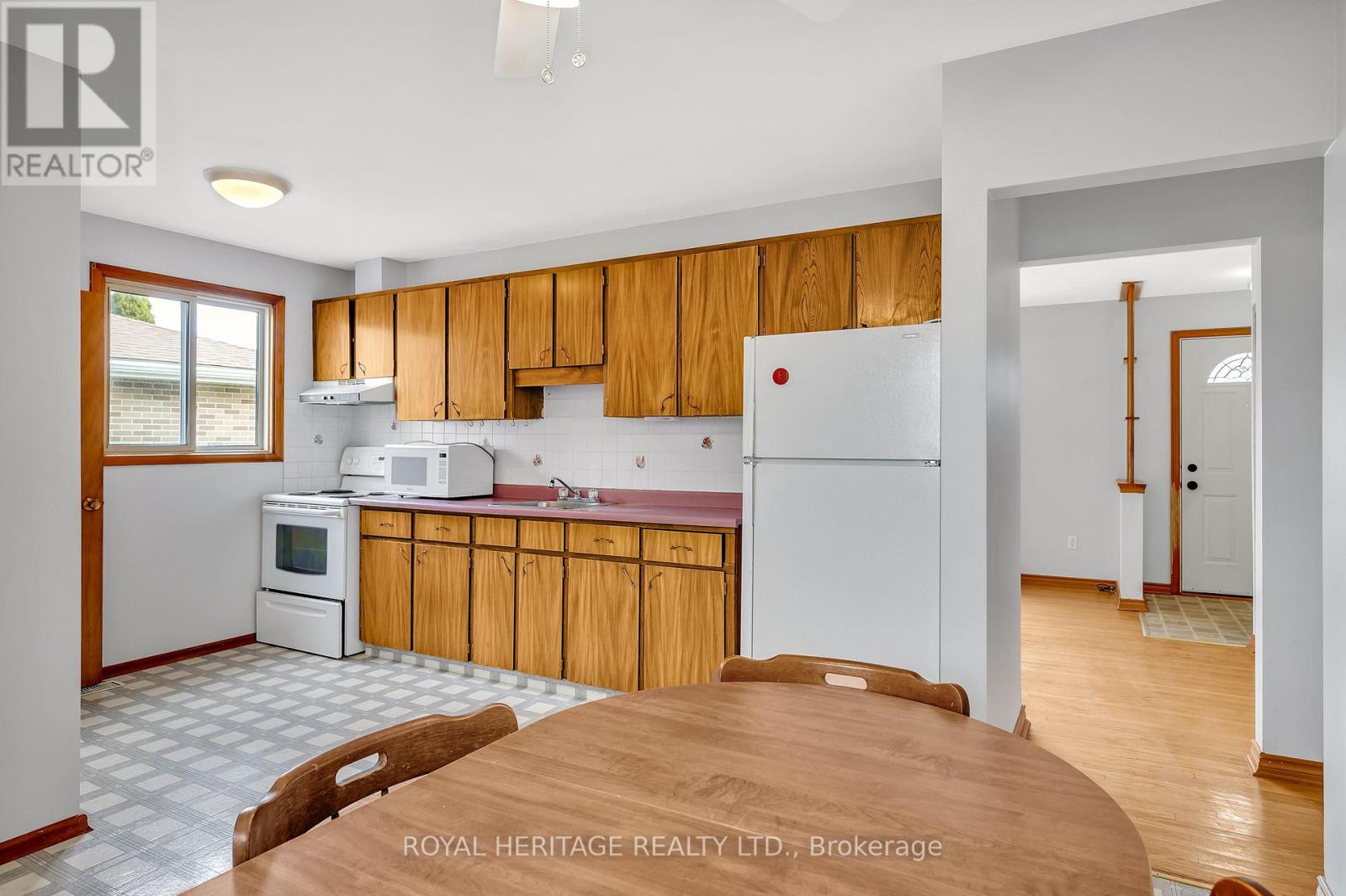 547 River Road S, Peterborough South (East), Ontario  K9J 1E6 - Photo 8 - X12134644
