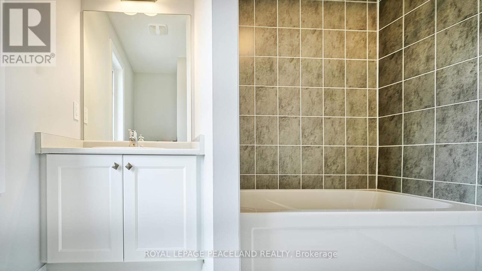 74 Butler Boulevard, Kawartha Lakes (Lindsay), Ontario  K9V 0R9 - Photo 37 - X12136089
