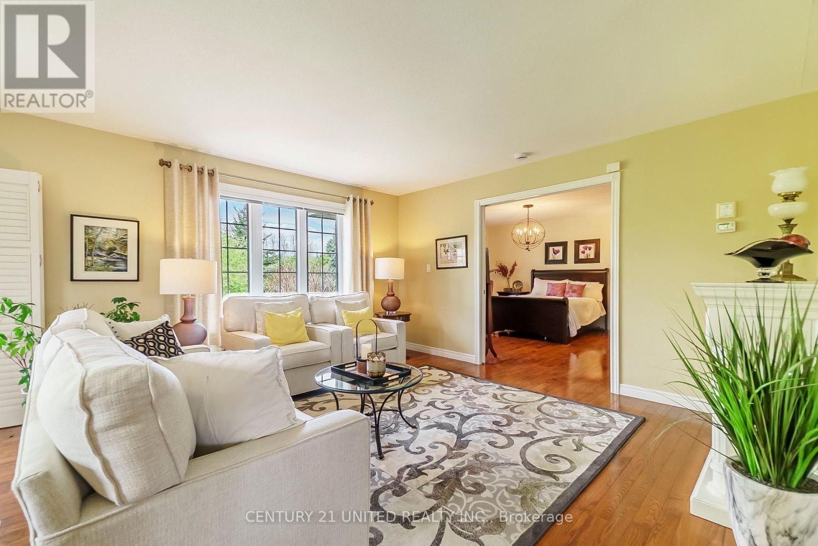 4 - 227 Carnegie Avenue, Peterborough North (University Heights), Ontario  K9L 0B3 - Photo 11 - X12136683