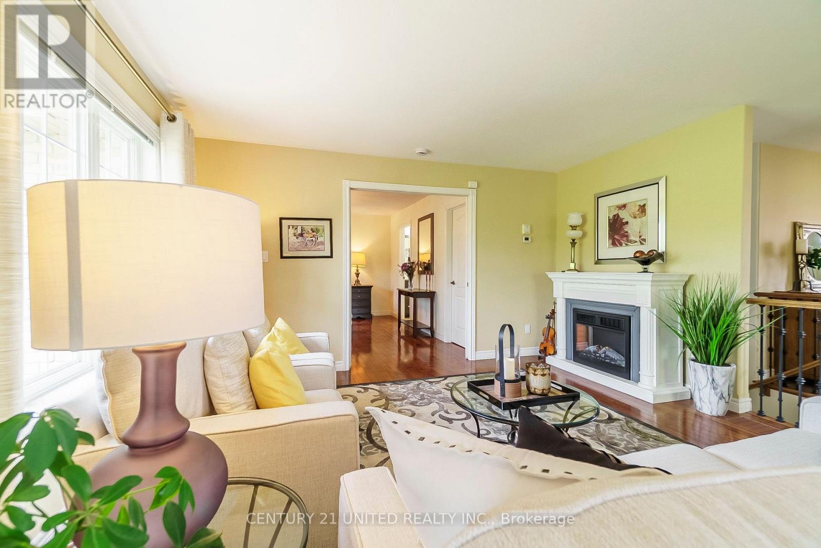 4 - 227 Carnegie Avenue, Peterborough North (University Heights), Ontario  K9L 0B3 - Photo 12 - X12136683