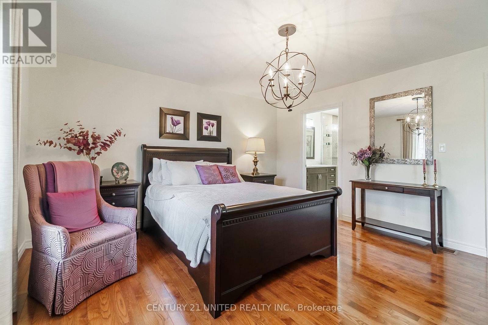 4 - 227 Carnegie Avenue, Peterborough North (University Heights), Ontario  K9L 0B3 - Photo 17 - X12136683