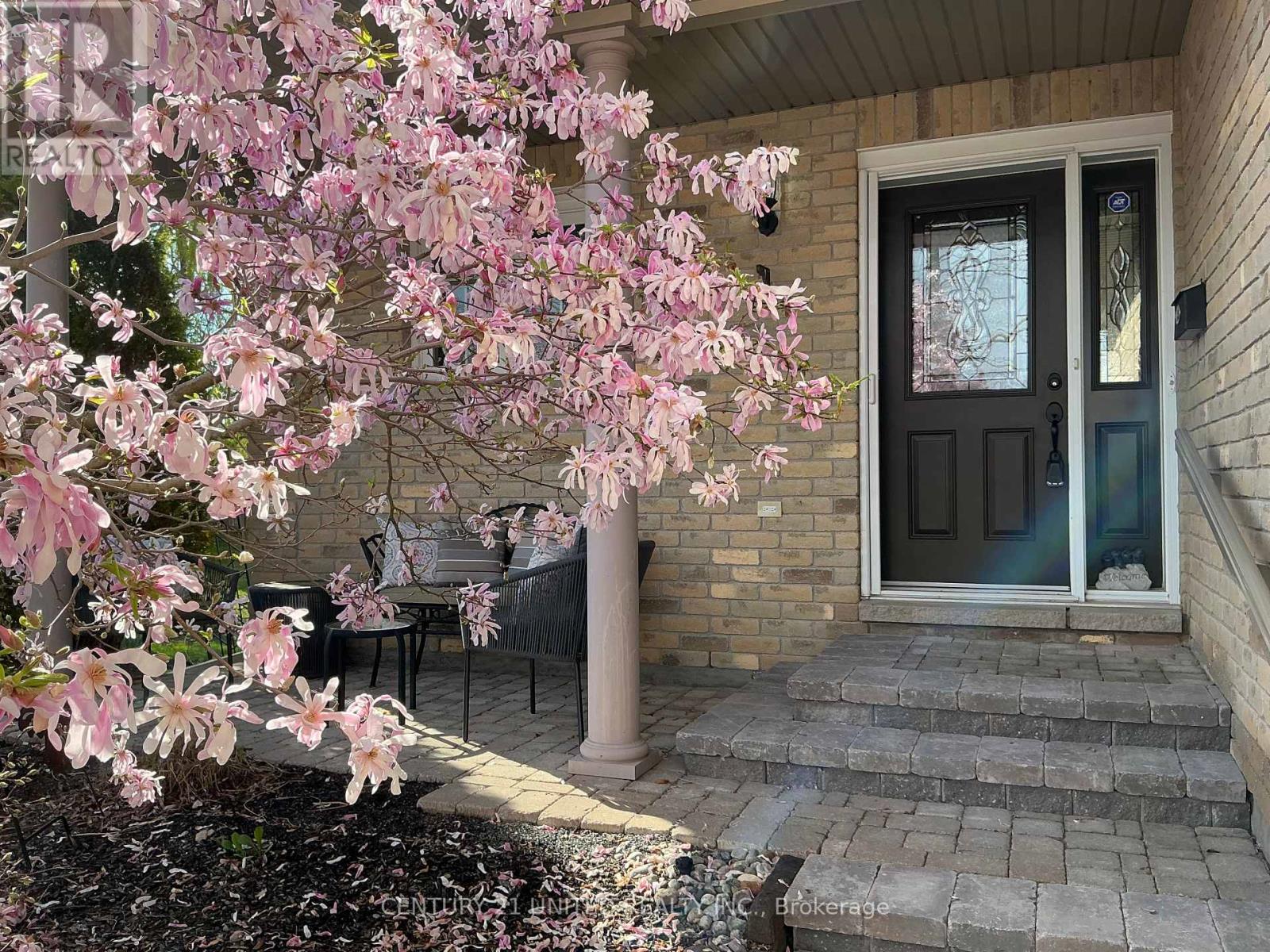 4 - 227 Carnegie Avenue, Peterborough North (University Heights), Ontario  K9L 0B3 - Photo 2 - X12136683