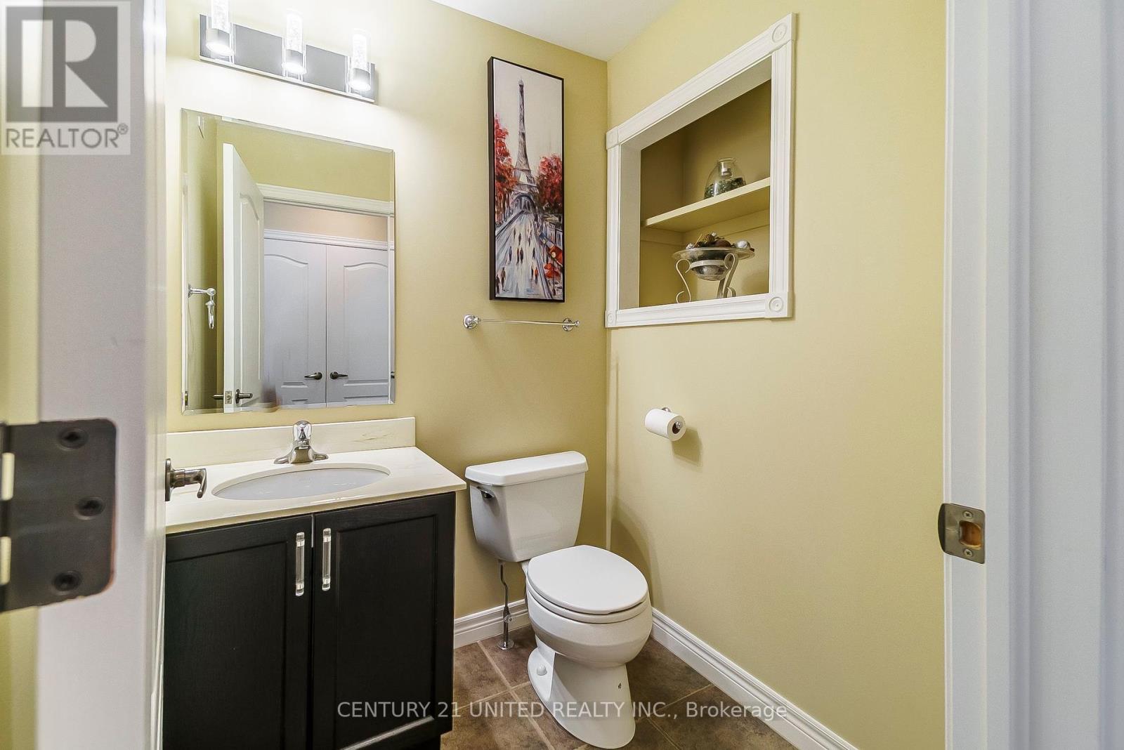 4 - 227 Carnegie Avenue, Peterborough North (University Heights), Ontario  K9L 0B3 - Photo 21 - X12136683