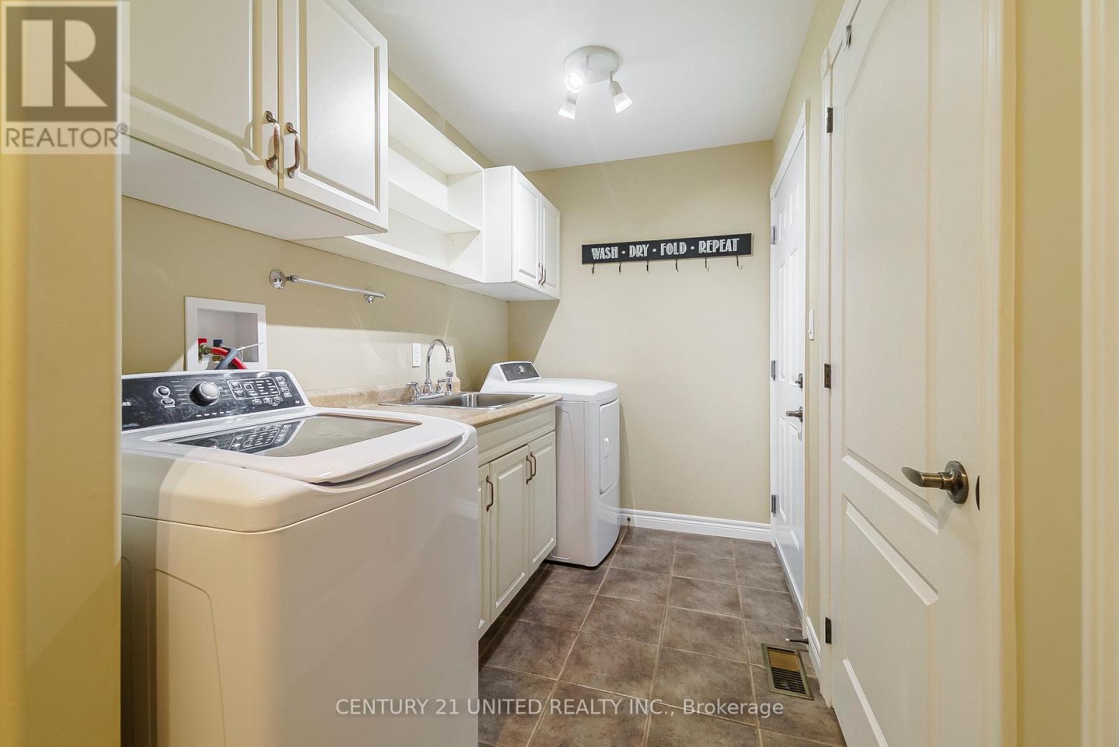 4 - 227 Carnegie Avenue, Peterborough North (University Heights), Ontario  K9L 0B3 - Photo 22 - X12136683