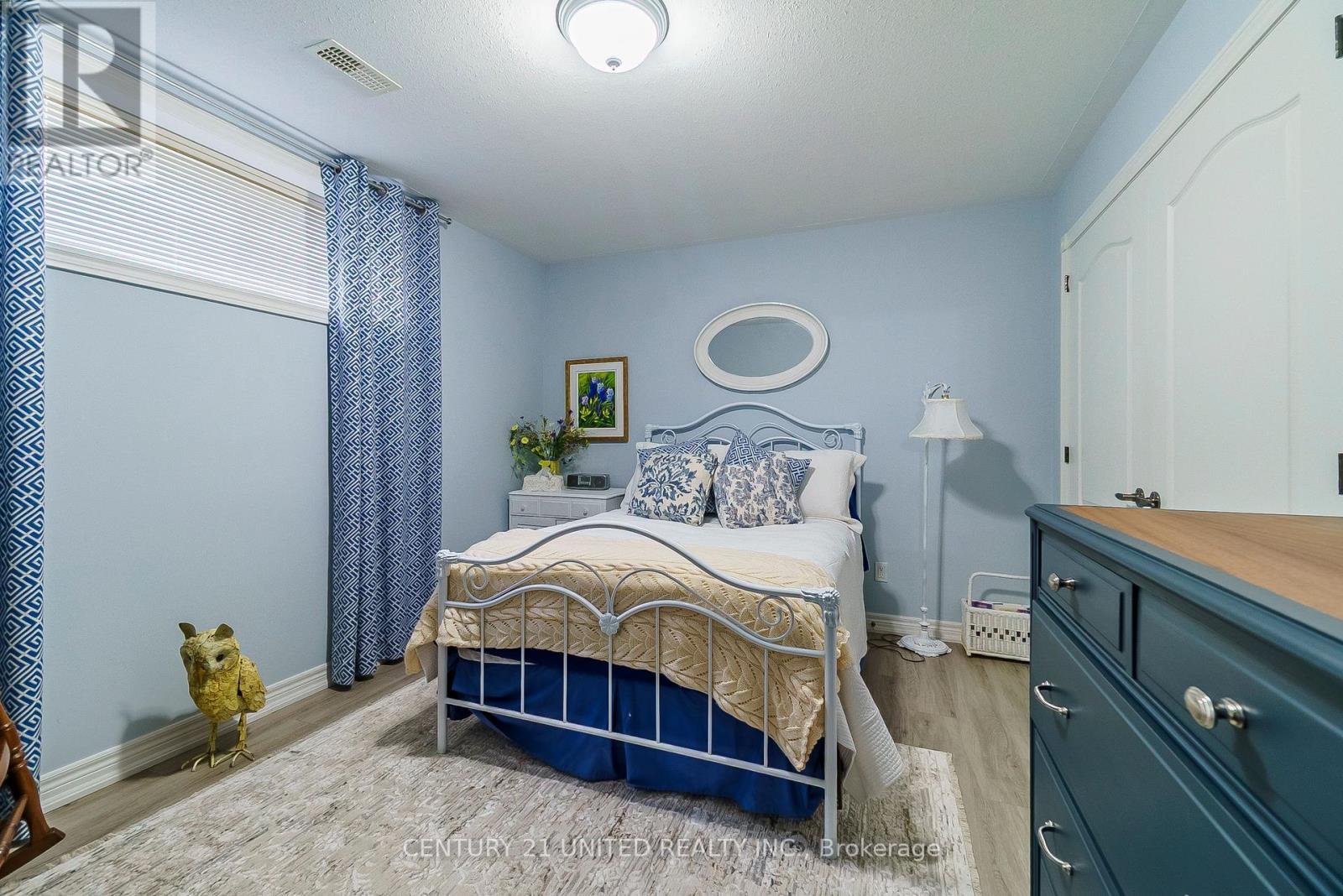 4 - 227 Carnegie Avenue, Peterborough North (University Heights), Ontario  K9L 0B3 - Photo 28 - X12136683