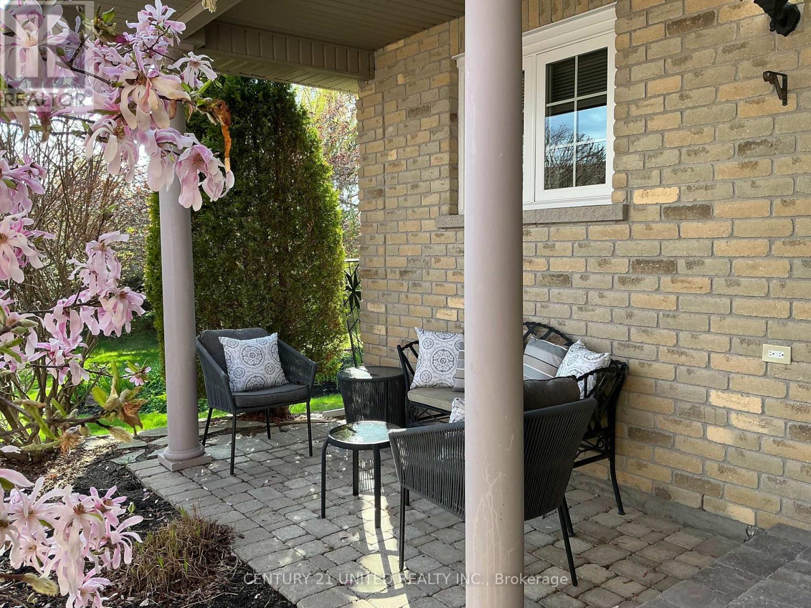 4 - 227 Carnegie Avenue, Peterborough North (University Heights), Ontario  K9L 0B3 - Photo 3 - X12136683