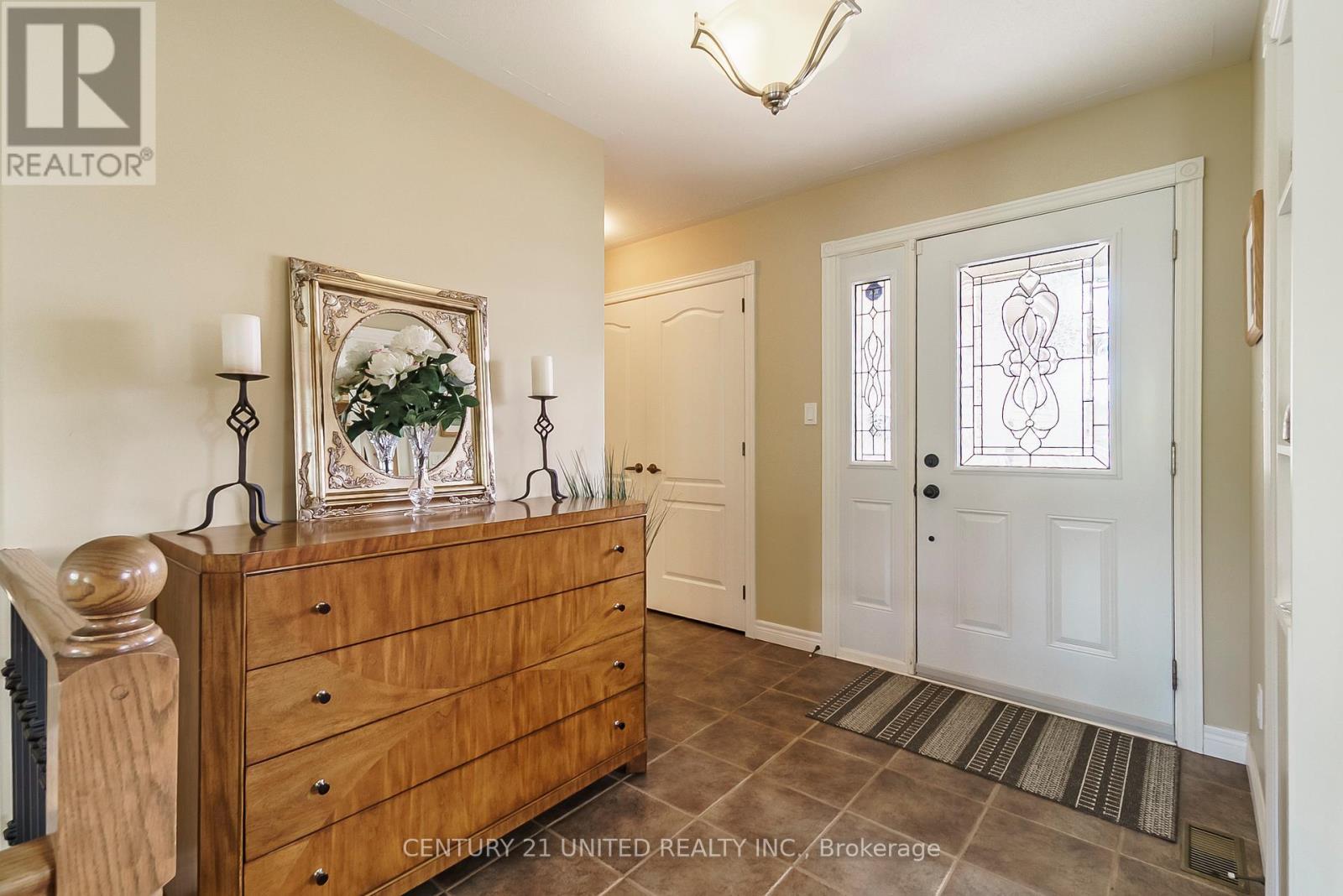 4 - 227 Carnegie Avenue, Peterborough North (University Heights), Ontario  K9L 0B3 - Photo 4 - X12136683