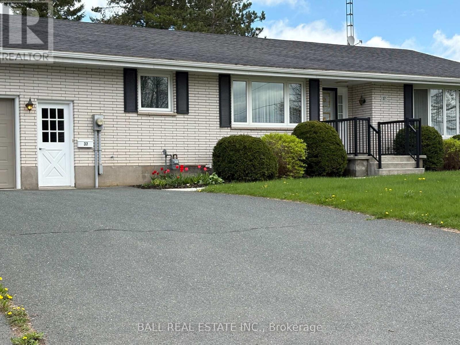 37 County Rd 40 N, Asphodel-Norwood (Norwood), Ontario  K0L 2V0 - Photo 2 - X12136783