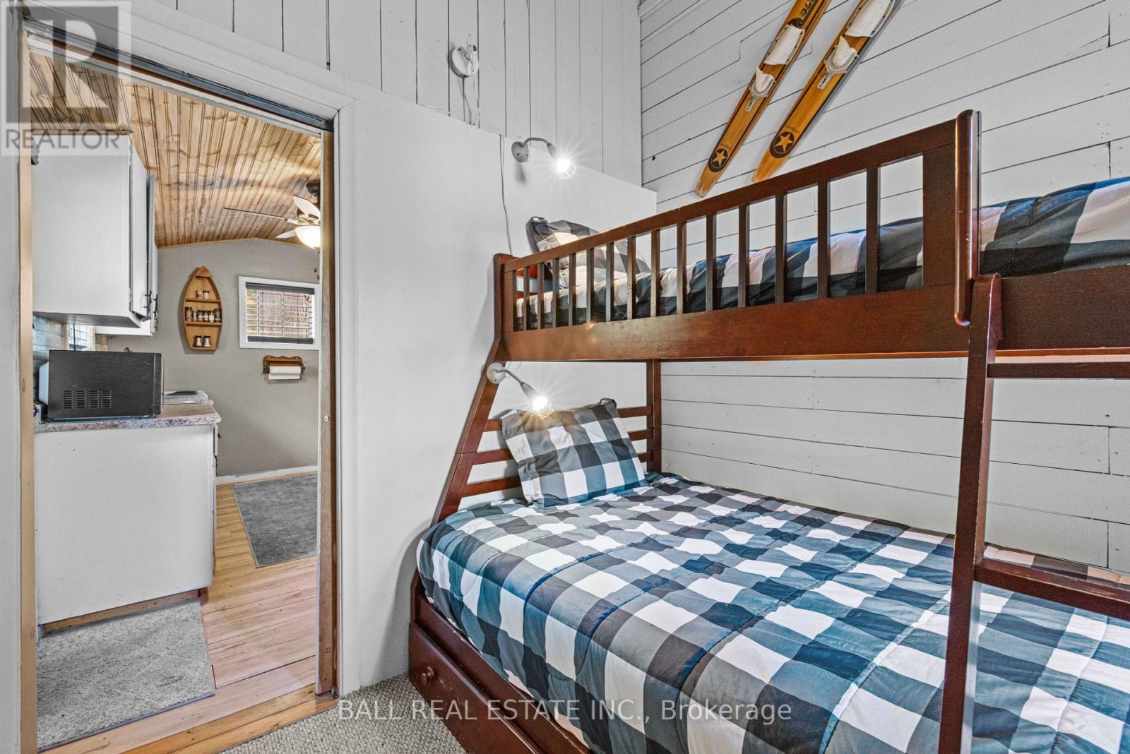 53 Rustic Bay Street, Kawartha Lakes (Lindsay), Ontario  K9V 4R6 - Photo 39 - X12136823