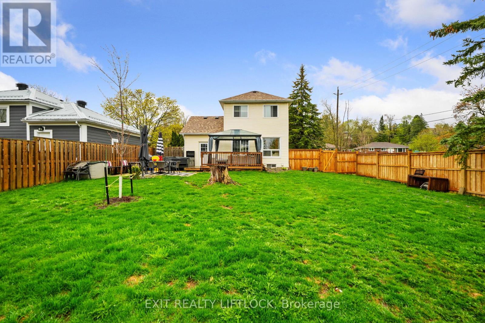 36 Kawartha Heights Boulevard, Peterborough West (Central), Ontario  K9J 8B3 - Photo 13 - X12136865
