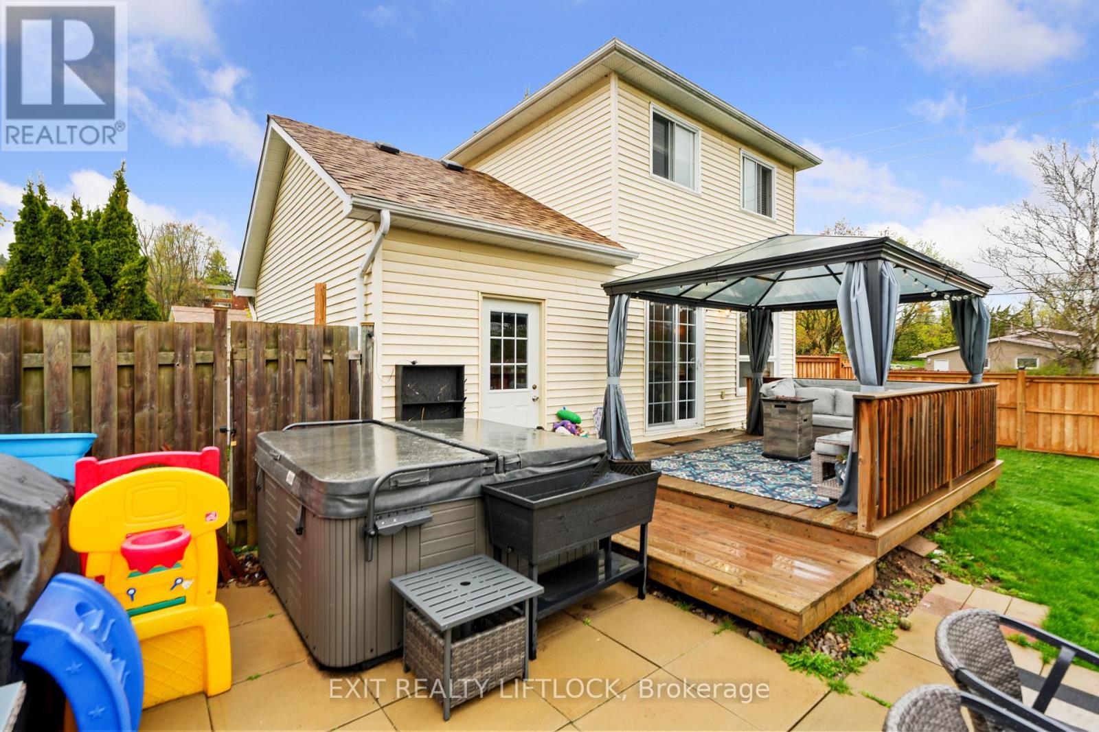 36 Kawartha Heights Boulevard, Peterborough West (Central), Ontario  K9J 8B3 - Photo 17 - X12136865