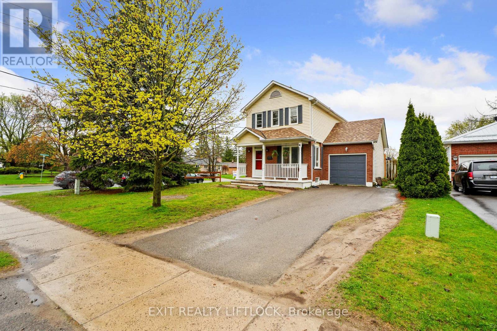 36 Kawartha Heights Boulevard, Peterborough West (Central), Ontario  K9J 8B3 - Photo 2 - X12136865