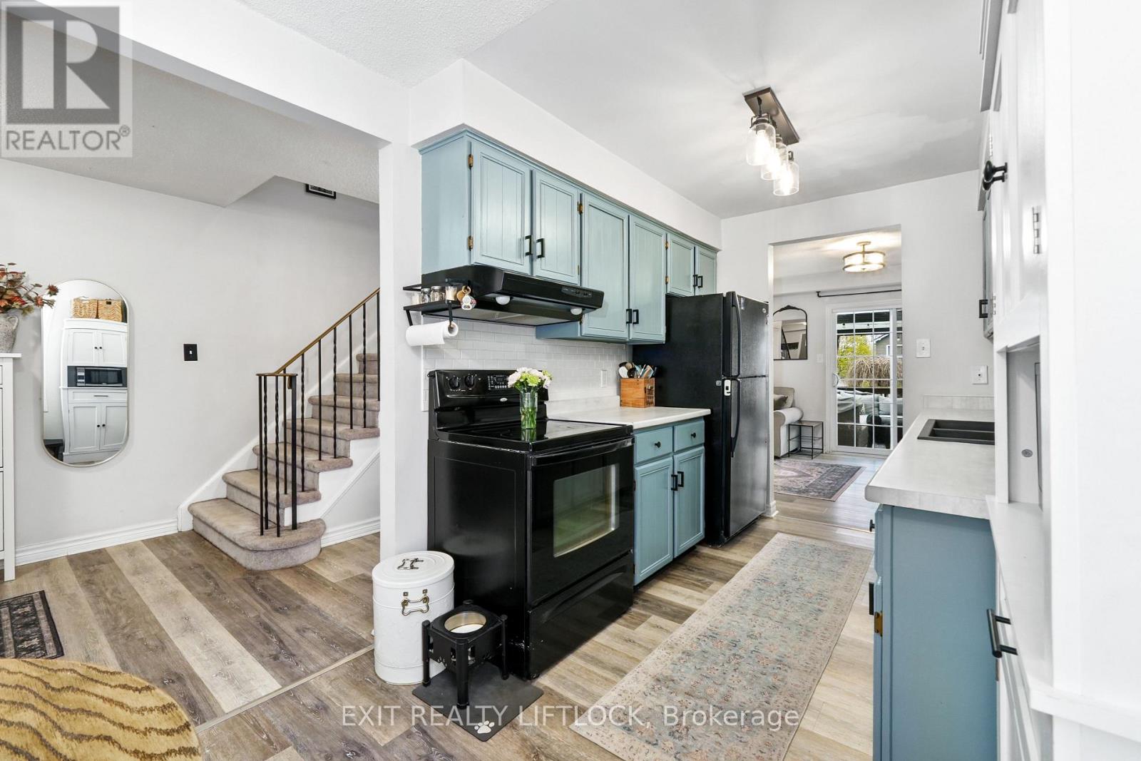 36 Kawartha Heights Boulevard, Peterborough West (Central), Ontario  K9J 8B3 - Photo 27 - X12136865