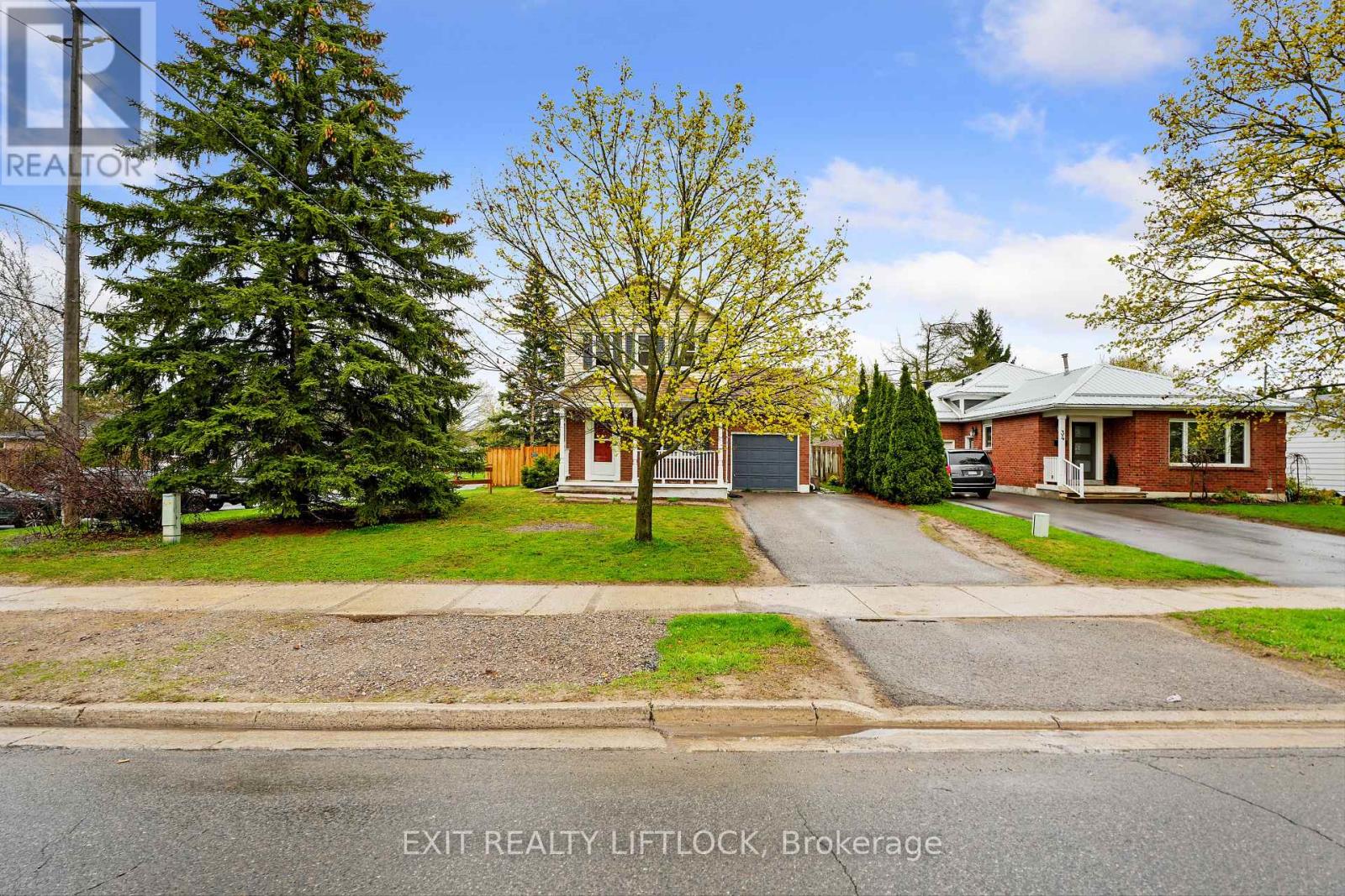36 Kawartha Heights Boulevard, Peterborough West (Central), Ontario  K9J 8B3 - Photo 3 - X12136865