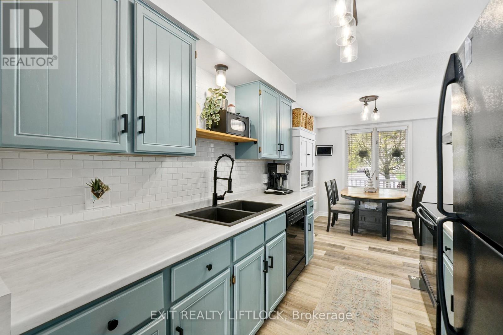 36 Kawartha Heights Boulevard, Peterborough West (Central), Ontario  K9J 8B3 - Photo 30 - X12136865